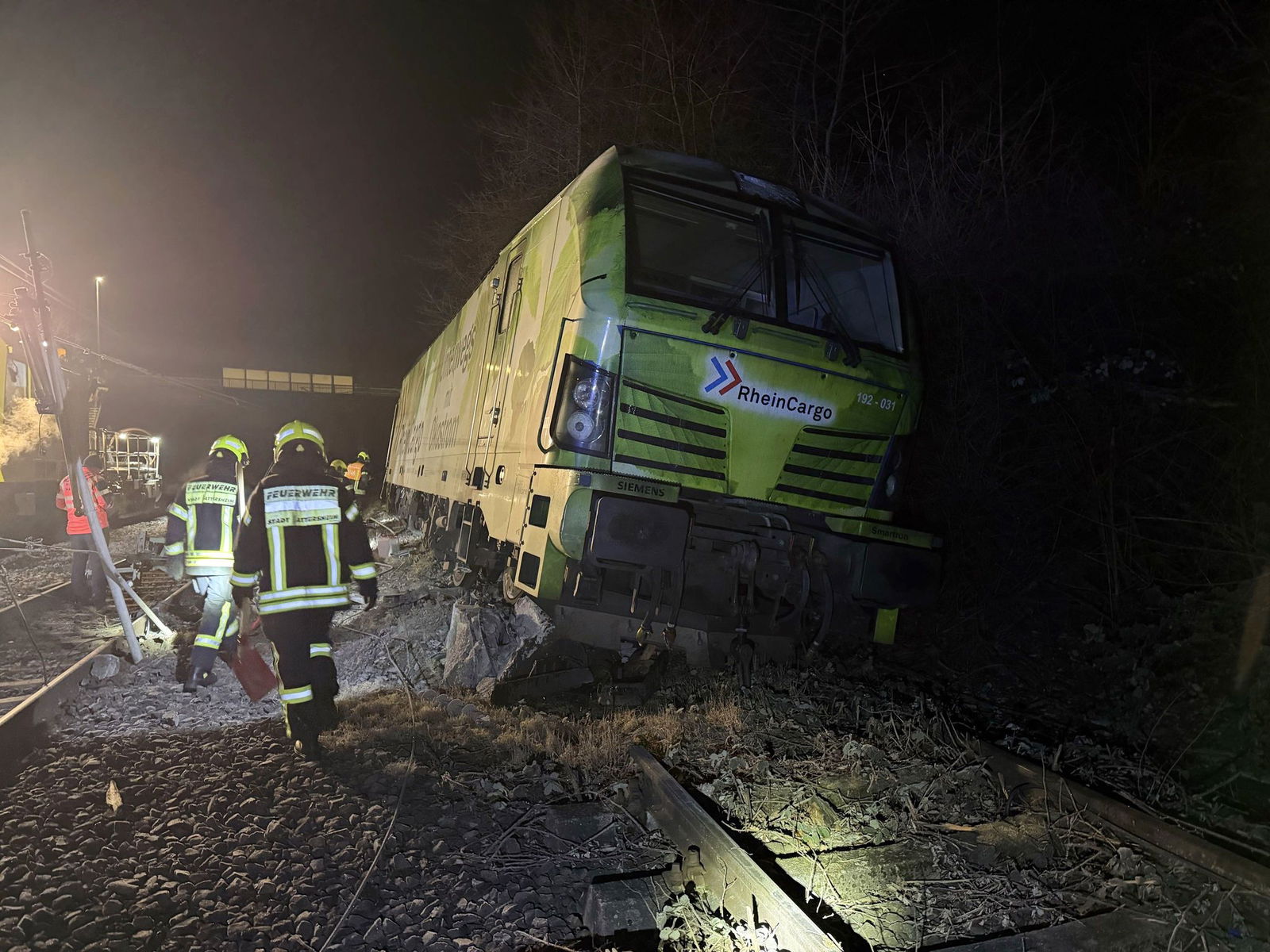 Die Lok war gegen Mitternacht entgleist. 