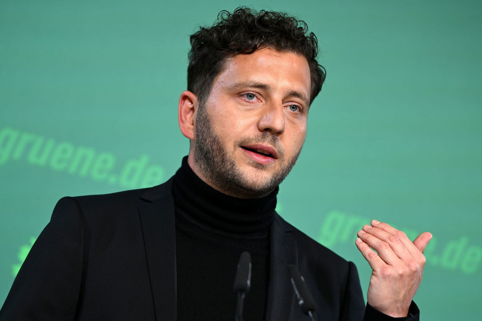  Hätte sich ein anderes Signal gewünscht: Grünen-Co-Chef Felix Banaszak. (Archivbild)
