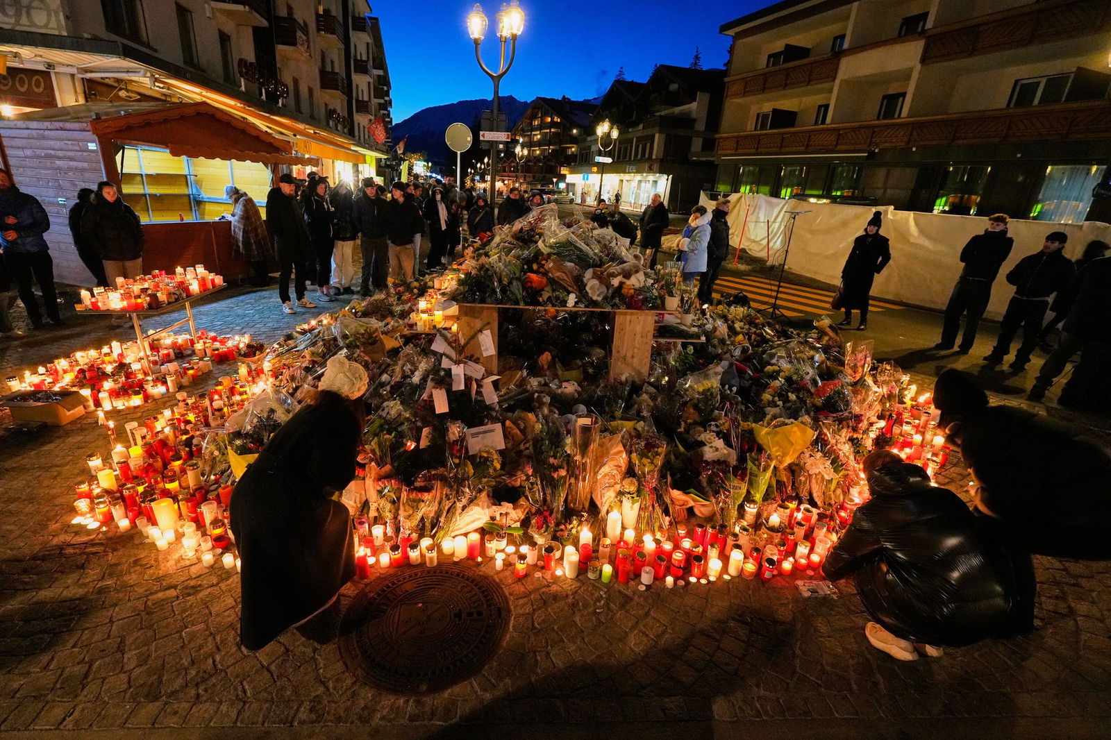 Die Schweizer Gemeinde Crans-Montana hat nach dem Brandinferno in der Silvesternacht mit 40 Toten schwere Versäumnisse eingeräumt. (Archivbild)