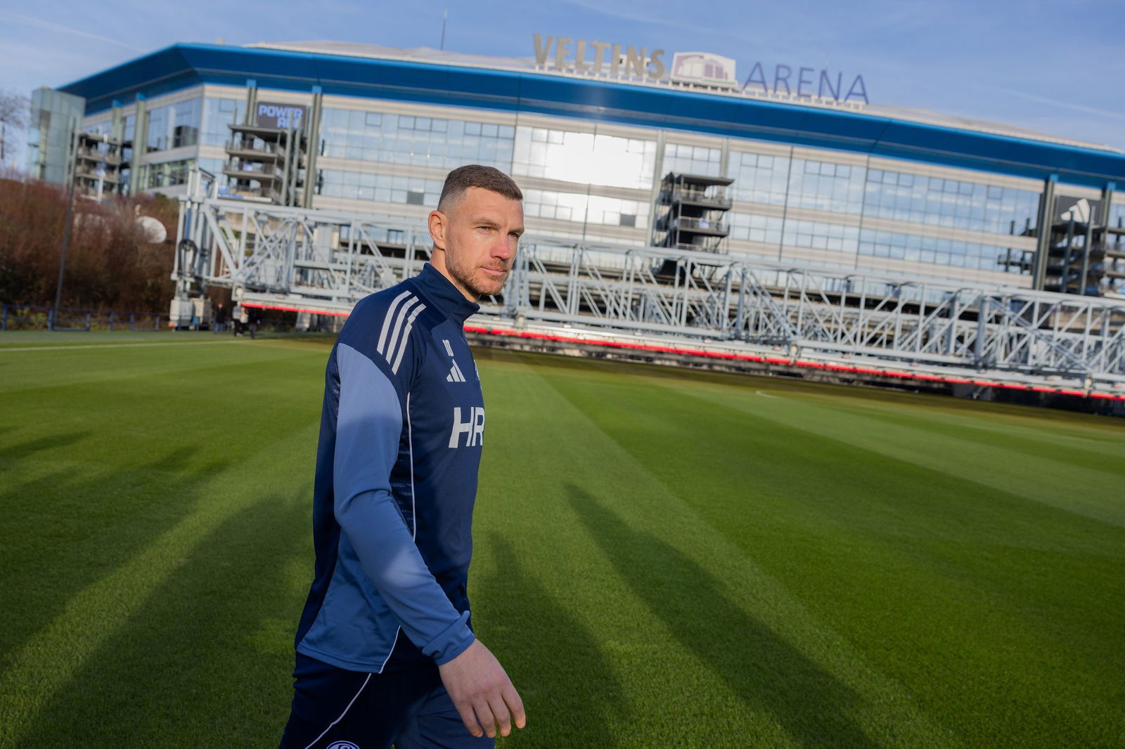 Edin Dzeko will Schalke zum Aufstieg verhelfen.