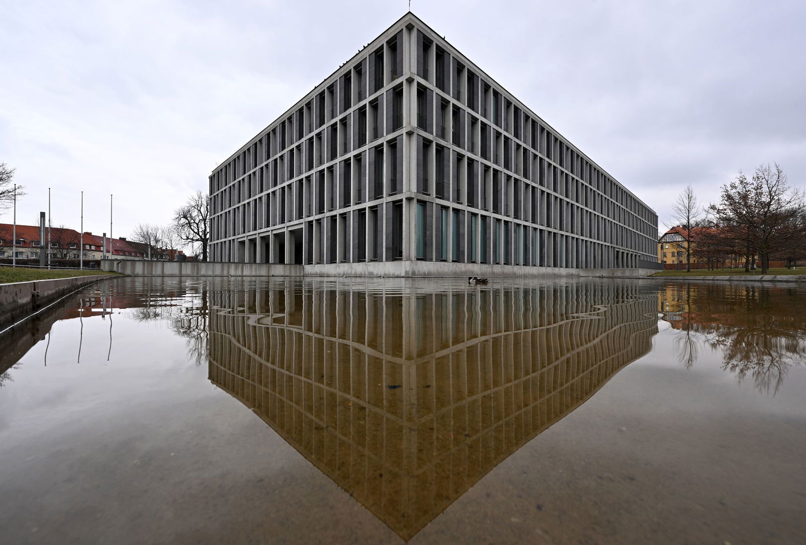 Das Bundesarbeitsgericht hat bereits in mehreren Grundsatzurteilen zum Tragen eines Kopftuchs am Arbeitsplatz entschieden. (Archivbild)