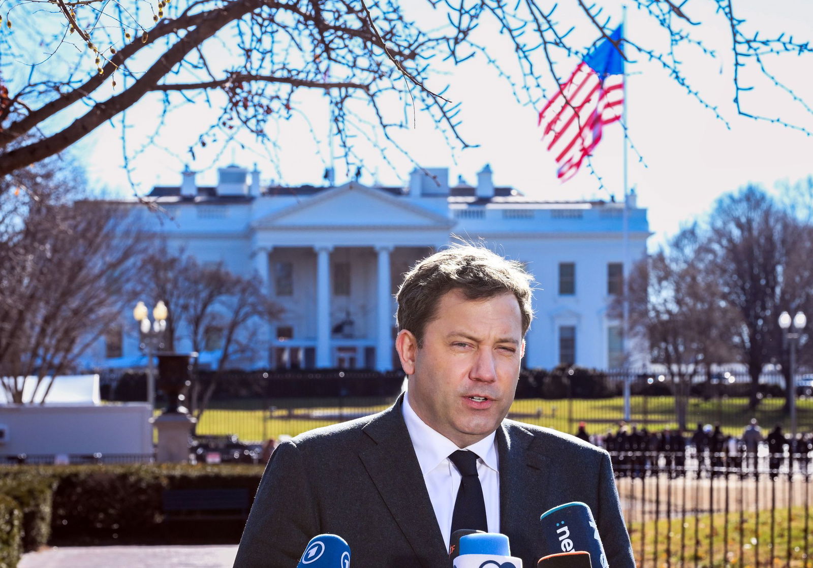 Vizekanzler und Finanzminister Lars Klingbeil (SPD) äußert sich am Rande eines Besuches in der US-Hauptstadt Washington auch zu den Drohungen von US-Präsident Donald Trump gegen die zum Nato-Partner Dänemark gehörende Arktis-Insel Grönland.