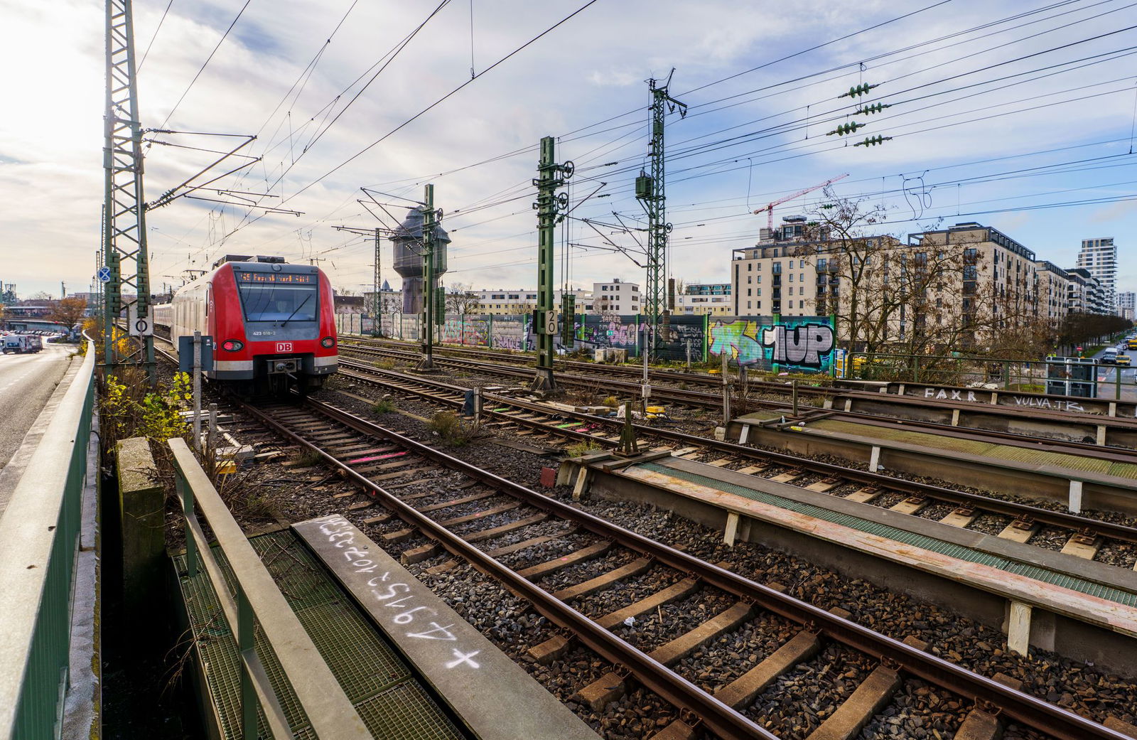 Die S-Bahnen waren im vergangenen Jahr erneut häufig zu spät oder fielen aus. (Archivbild)