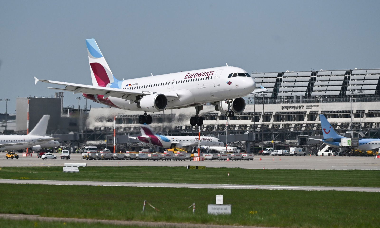 Vom Stuttgarter Flughafen brechen jedes Jahr Million Reisende aus Baden-Württemberg in den Urlaub auf. (Archivbild)