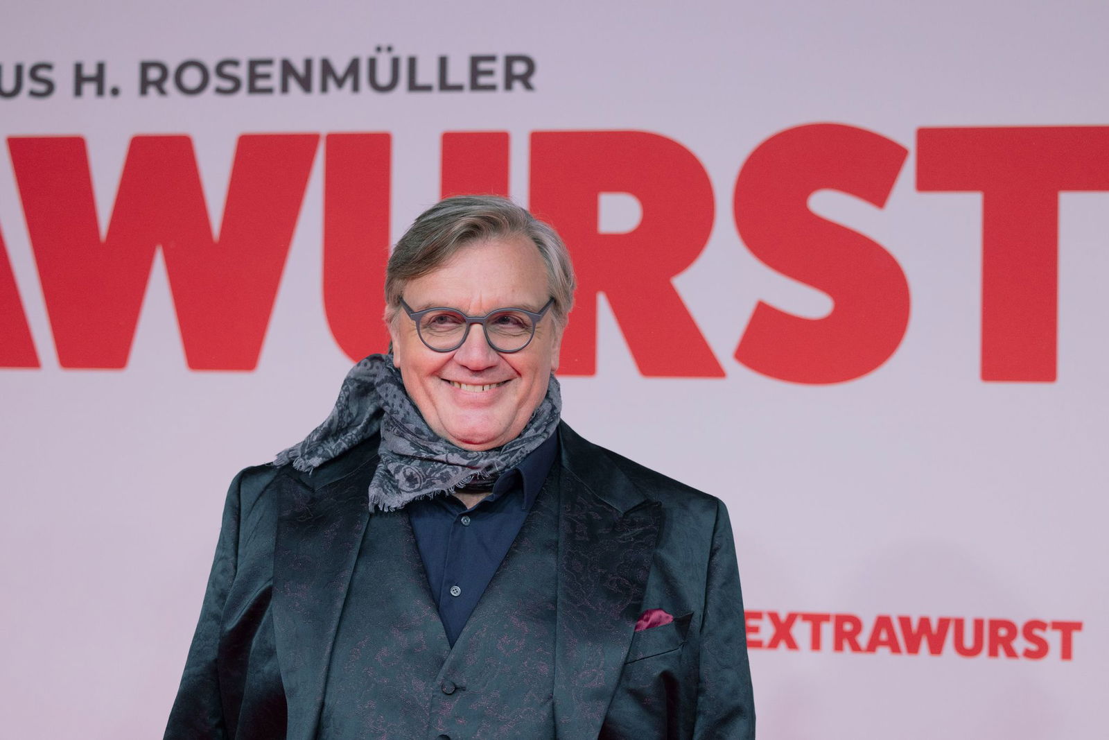 Hape Kerkeling spielt in der Gesellschaftssatire «Extrawurst» den Vorsitzenden eines Tennisclubs. (Archivbild)