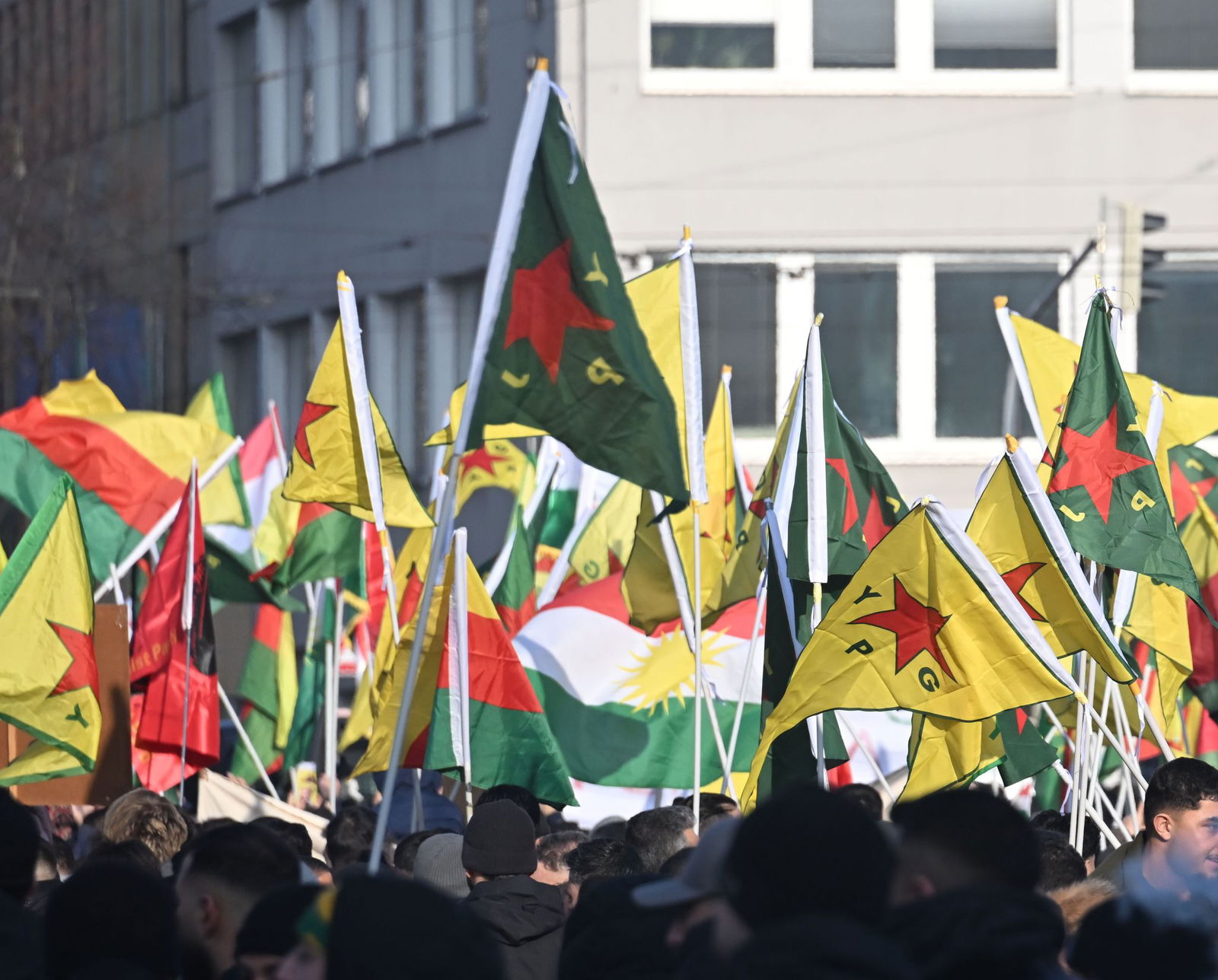 Hintergrund der Demos ist die zugespitzte Lage in Nordsyrien.