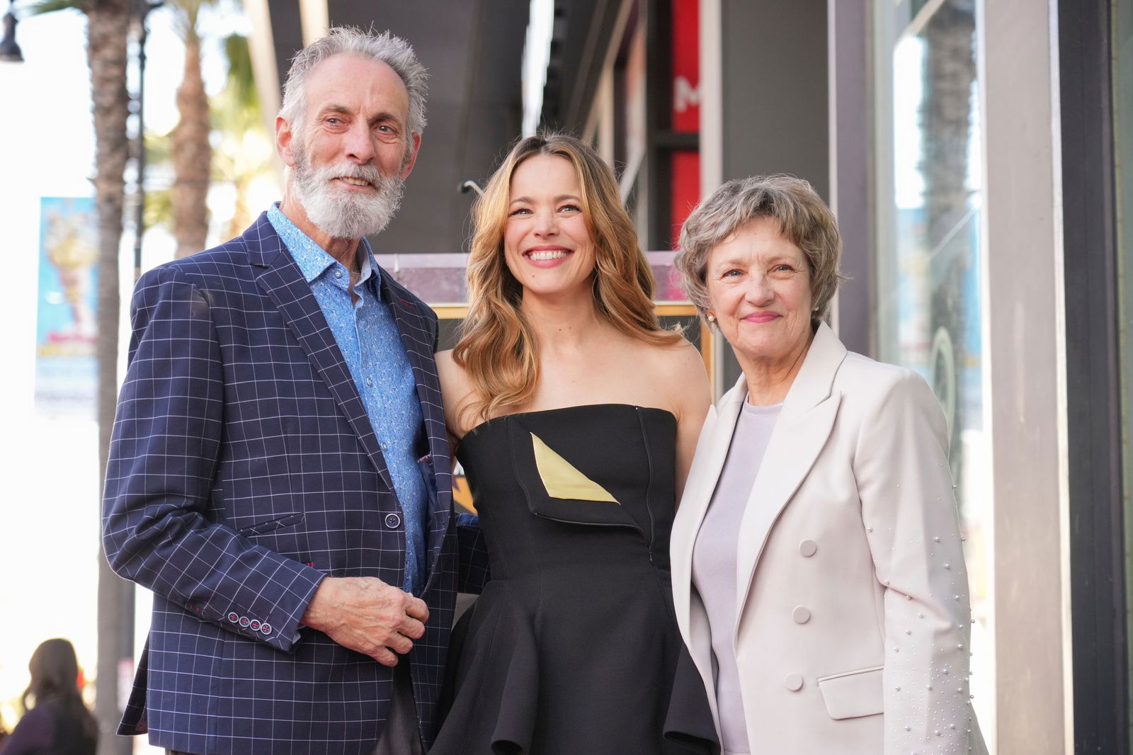 Zu der Zeremonie in Hollywood brachte die Schauspielerin ihre Eltern mit. 