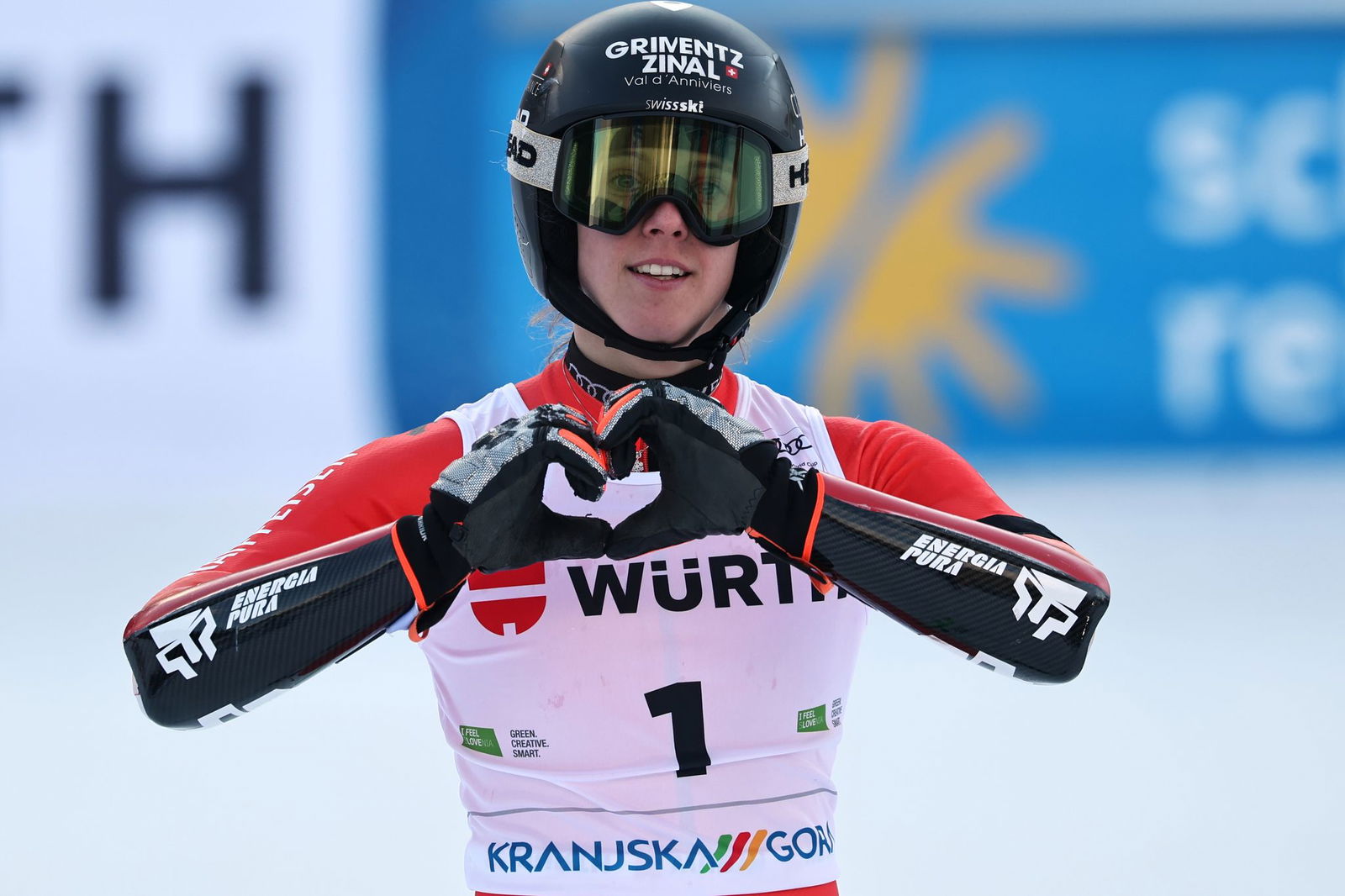 Camille Rast widmet ihren Sieg den Opfern der Feuerkatastrophe von Crans-Montana.