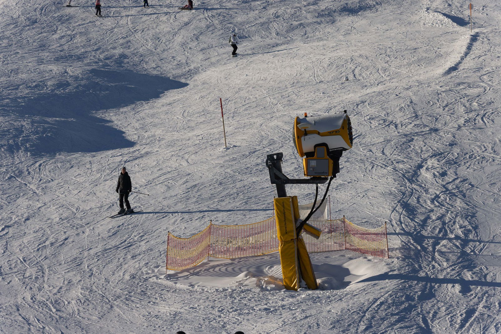 Schneekanonen werden für die Pistenbetreiber immer wichtiger.
