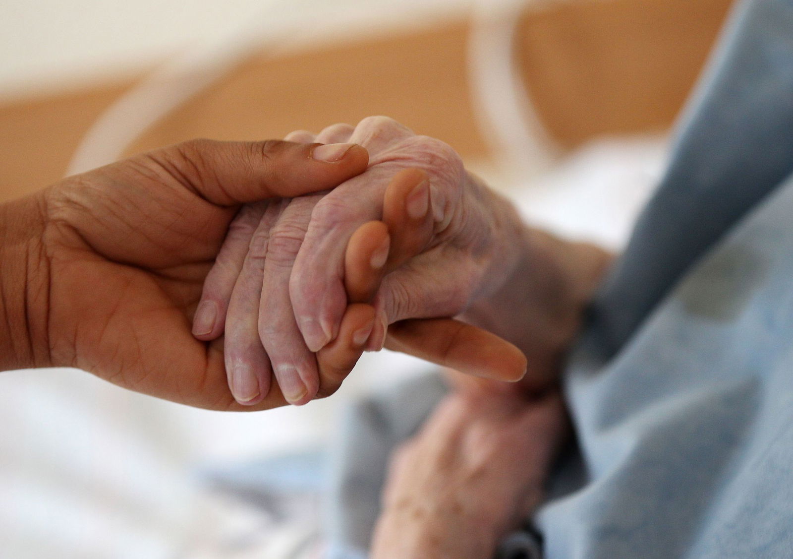 Die Gesellschaft wird älter, die medizinischen Möglichkeiten werden größer - wie damit umgehen? (Archivfoto)