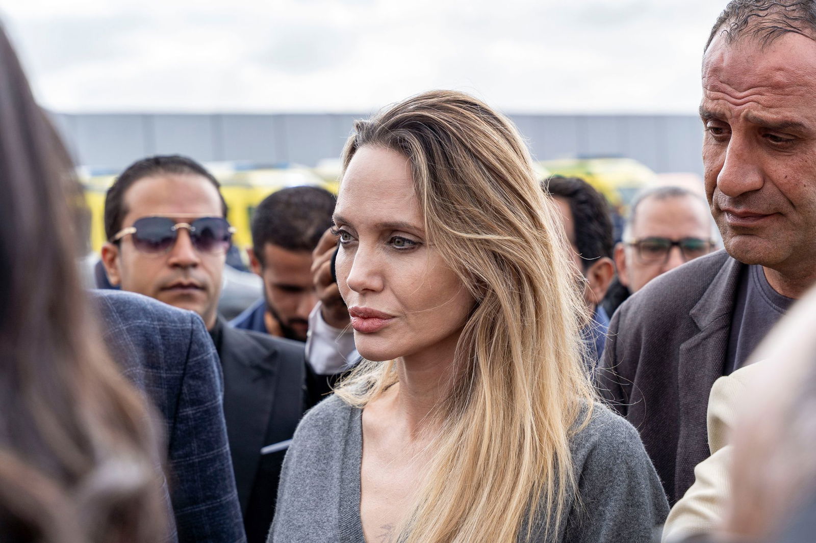 Angelina Jolie informierte sich am ägyptischen Grenzübergang Rafah über Hilfsmaßnahmen für den Gazastreifen.
