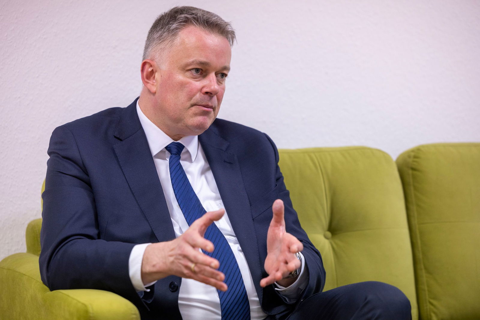 Wegen des langen Tarifstreits im privaten Busgewerbe kam es zuletzt häufiger zu Warnstreiks, was für viel Unmut sorgte. Das dürfe aber nicht dazu führen, dass es zu einer Re-Kommunalisierung komme, sagt Unions-Landeschef Schnieder. (Archivbild)