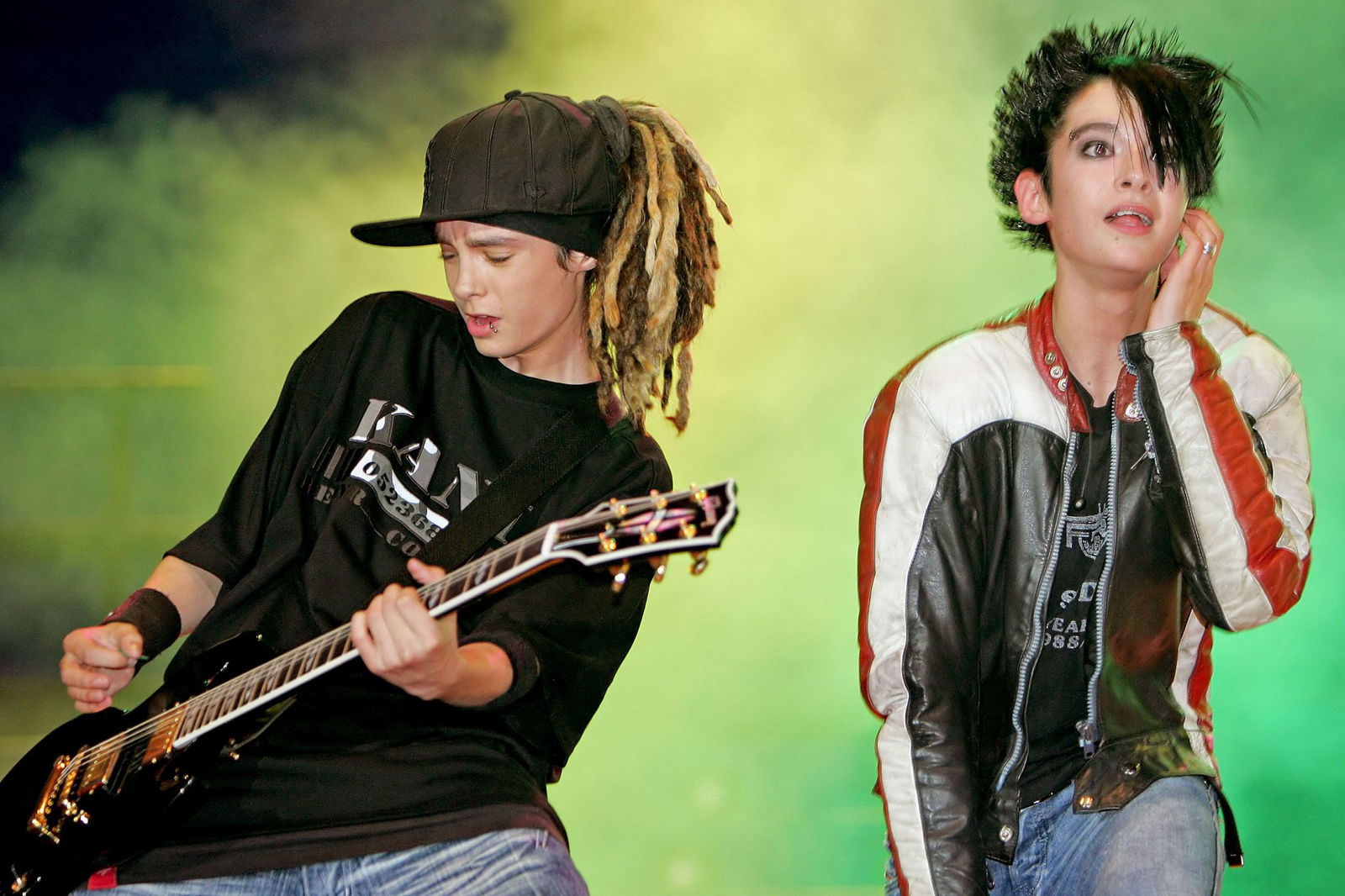 Am 15. August 2005 veröffentlichte die Magdeburger Rockband Tokio Hotel mit den Kaulitz-Zwillingen in der Frontreihe ihre erste Single «Durch den Monsun».