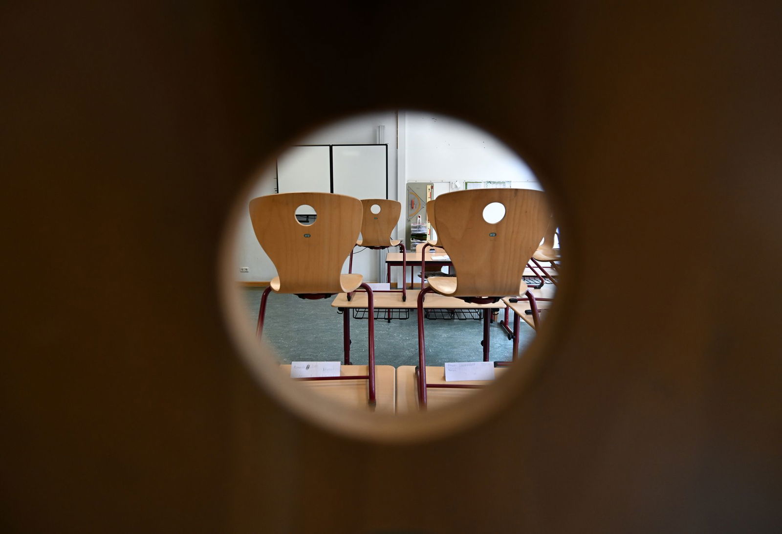 Bildungs- und Innenministerium legen ein Maßnahmenpaket für mehr Schutz an die Schulen vor. (Symbolbild)