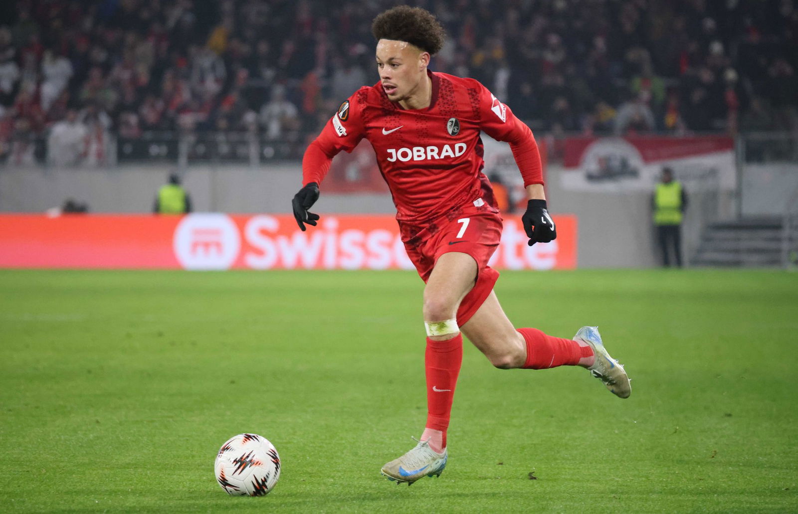 Derry Scherhant und der SC Freiburg treffen am Sonntag auf den 1. FC Köln.