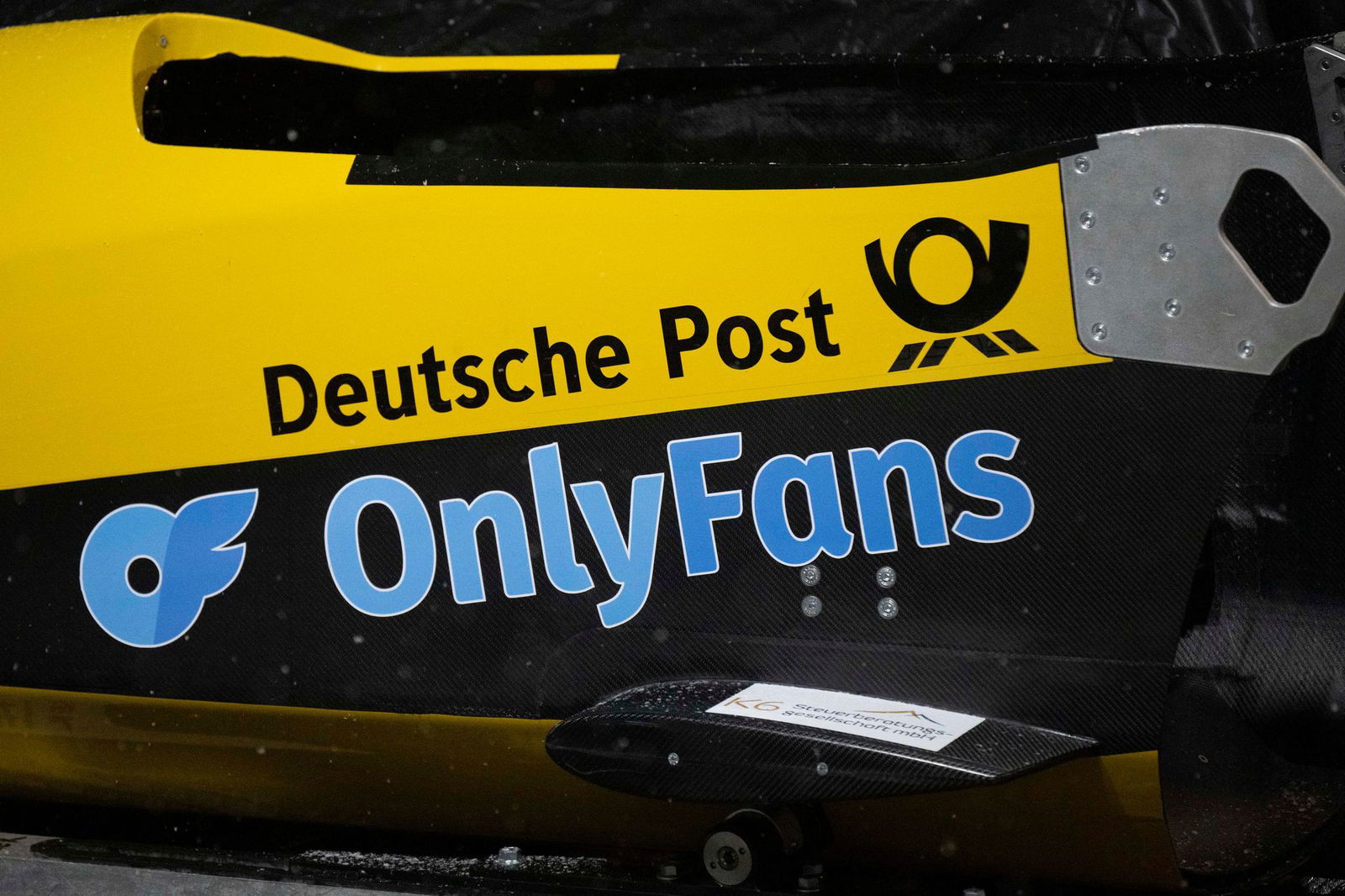 Auch auf dem Bob von Lisa Buckwitz wird für die Erotik-Plattform geworben. (Archivbild) 