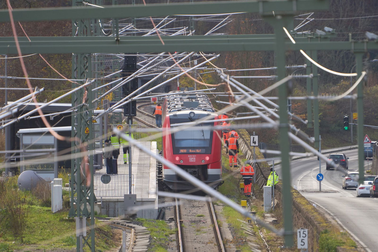 Bei der Elektrifizierung der Schienenstrecken in Rheinland-Pfalz ist noch Luft nach oben (Archivbild)