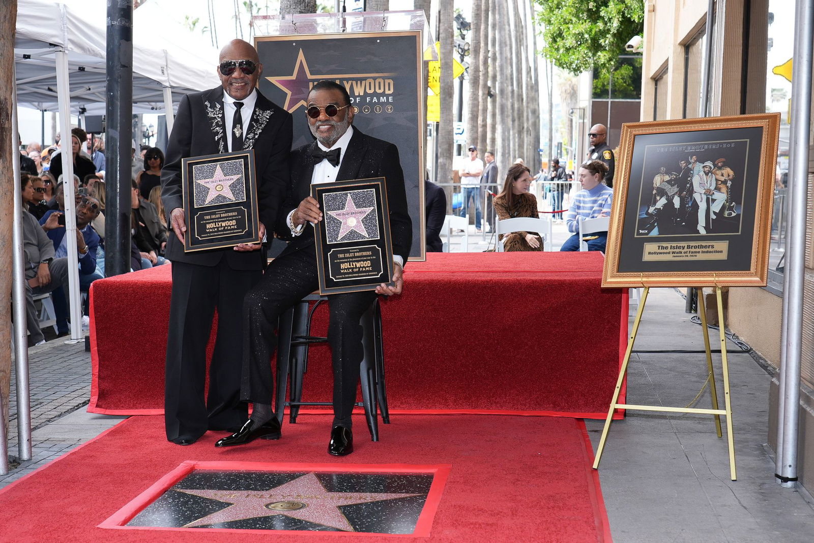 Bei der Ehrung waren die Brüder sichtlich gerührt. 
