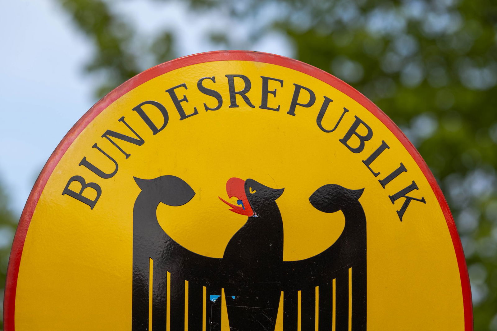 Viele Menschen erhoffen sich außerhalb Deutschland ein besseres Leben. (Symbolbild)