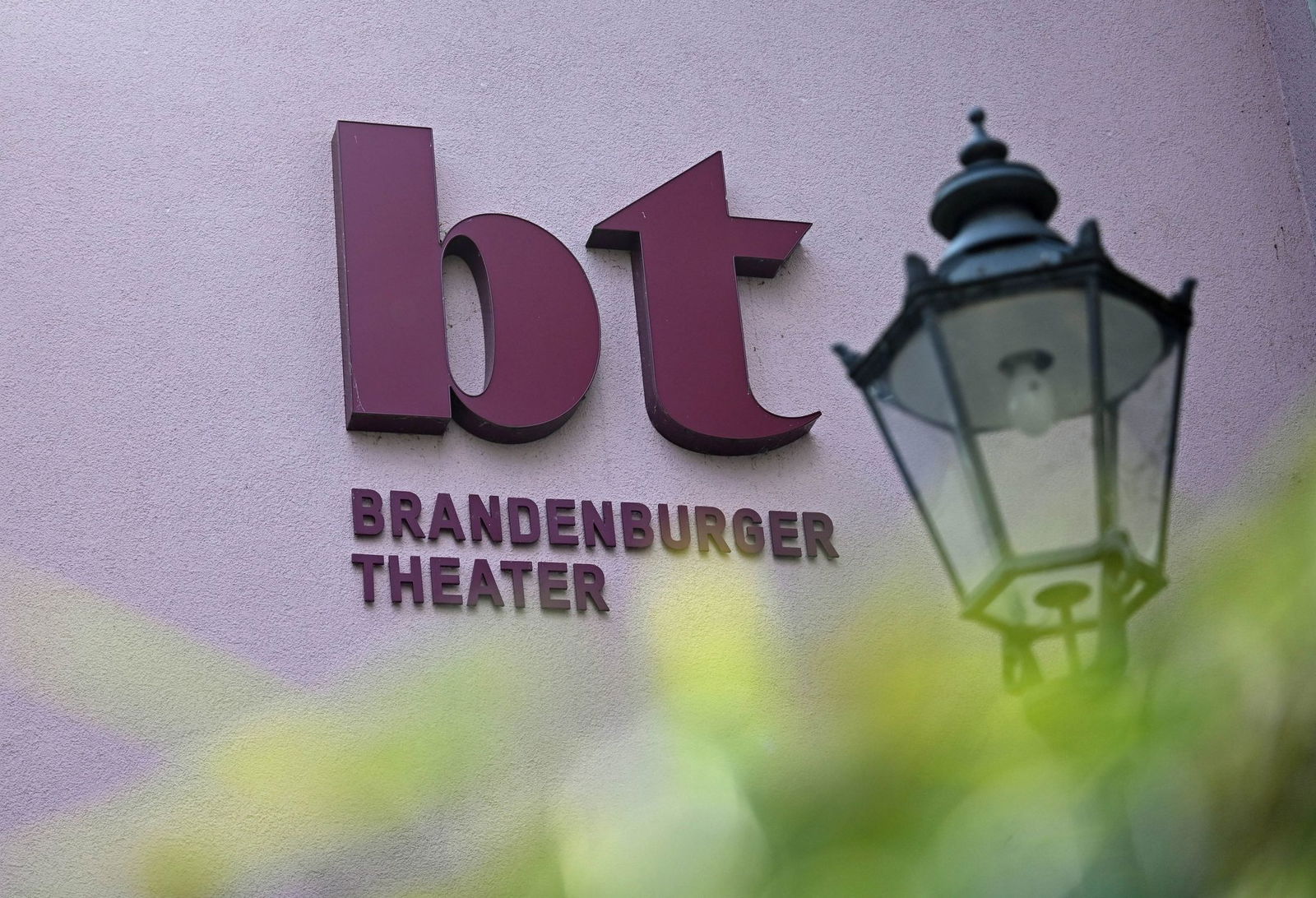 Nach dem Abgang des Intendanten am Theater in Brandenburg an der Havel will die Position vorerst nicht neu besetzt. Schauspielerin Anna Loos hatte sich Ende 2025 darum beworben. (Archivbild)