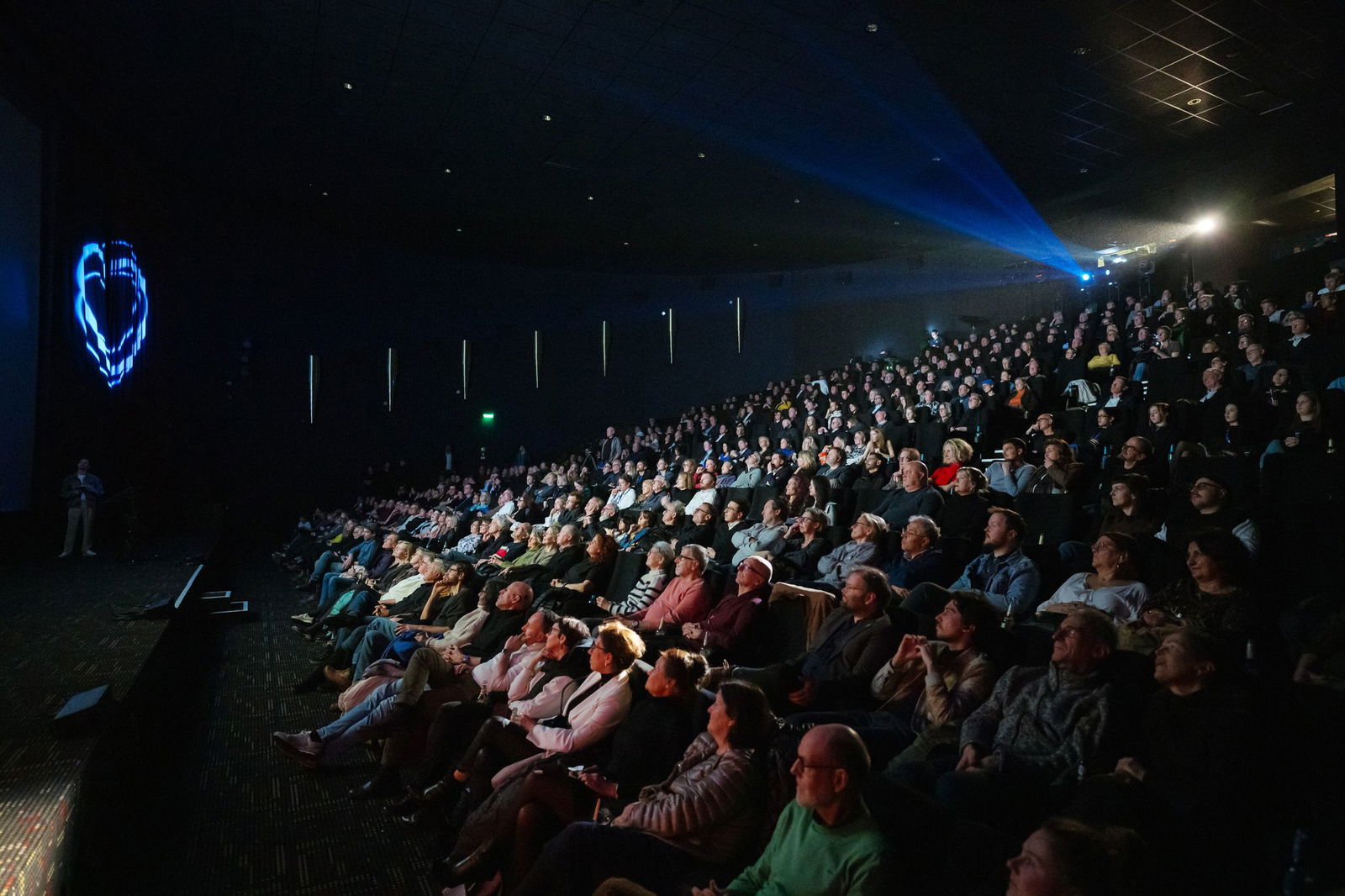 Der Hauptsaal war am Eröffnungsabend bis auf den letzten Platz belegt. 