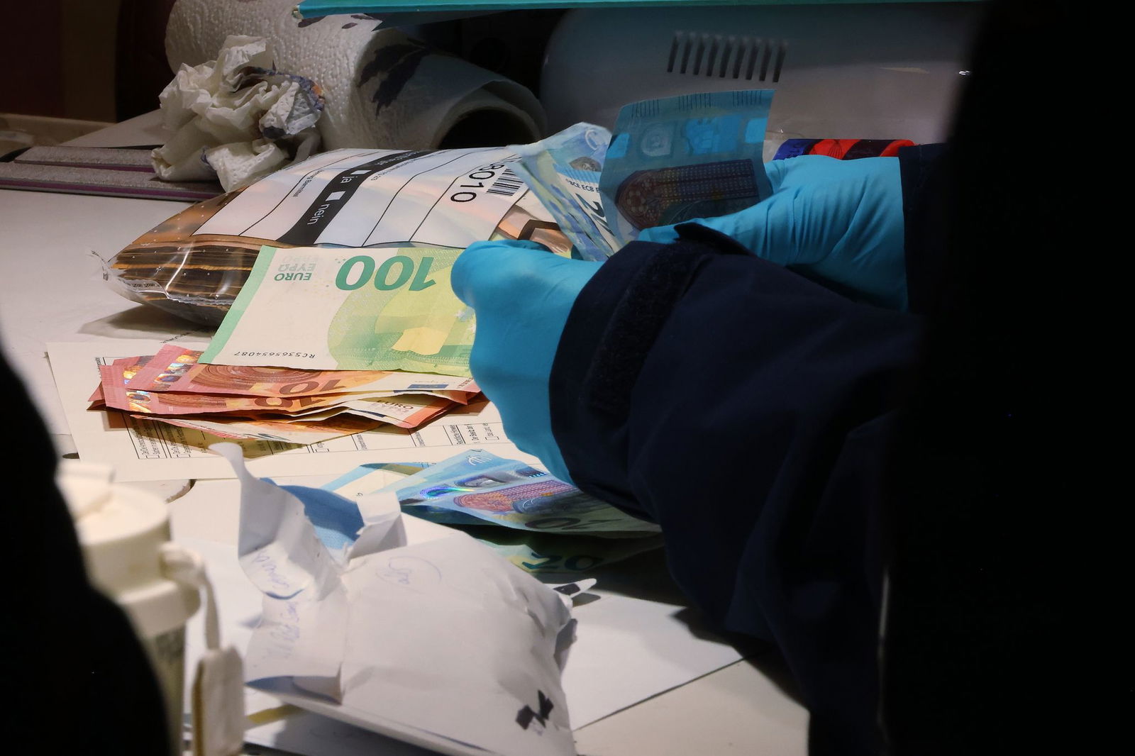 Großrazzia in Nagelstudios: Bargeld beschlagnahmt 