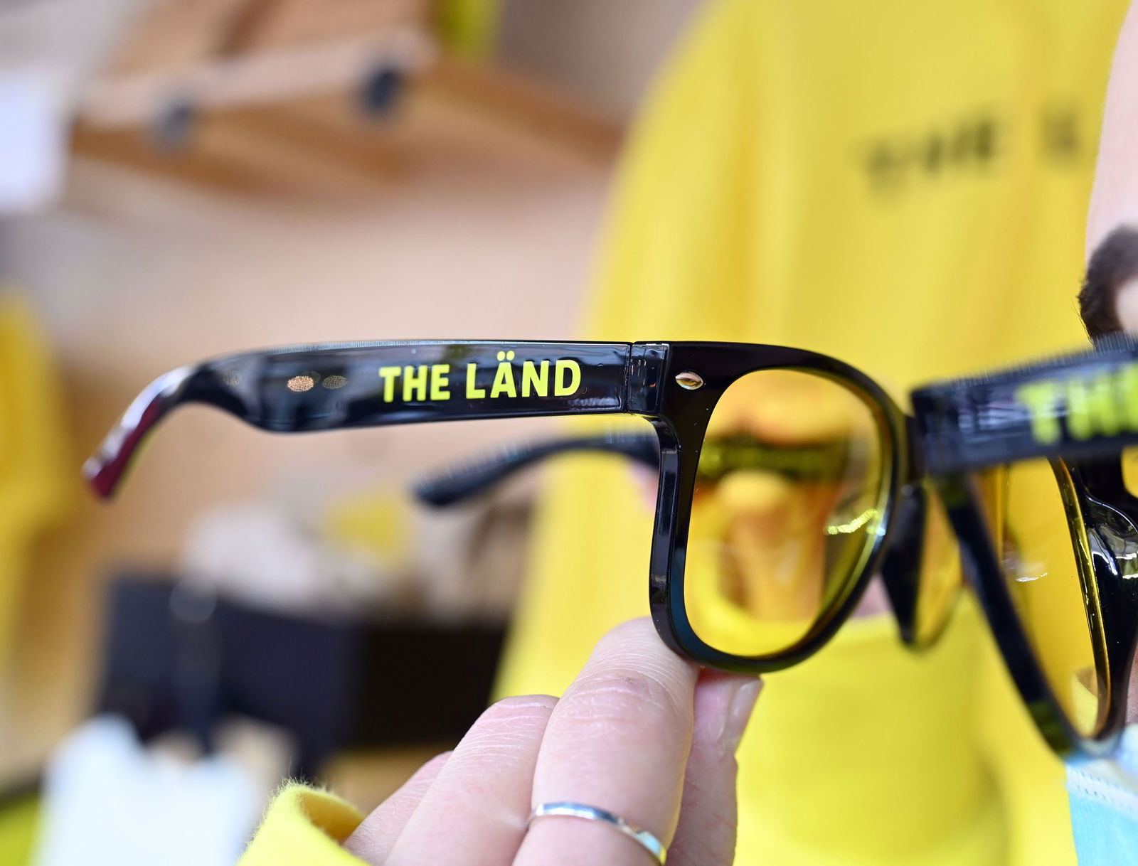 Den Durchblick mit etwas Landespatriotismus: Eine Brille mit «Länd»-Logo. (Archivbild)