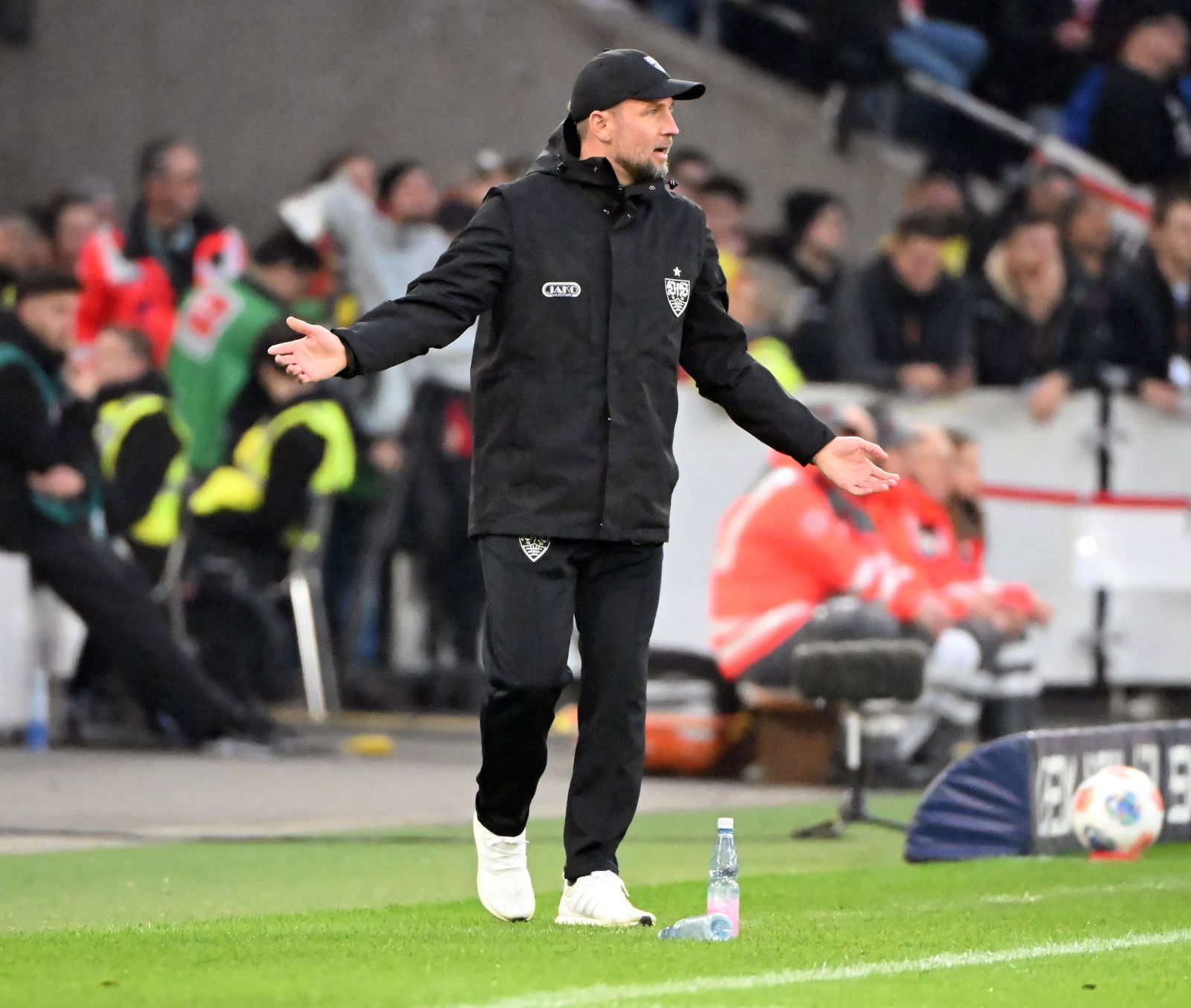 VfB-Coach Sebastian Hoeneß hat in seiner Trainerlaufbahn noch nie gegen Leverkusen gewonnen.