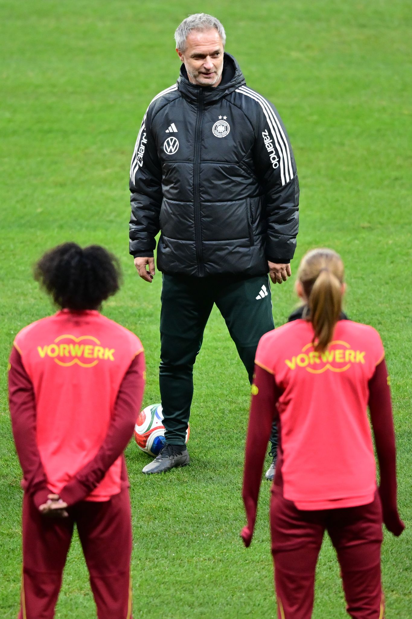 Christian Wück trägt weiter die Verantwortung für das Frauen-Nationalteam. (Archivbild)