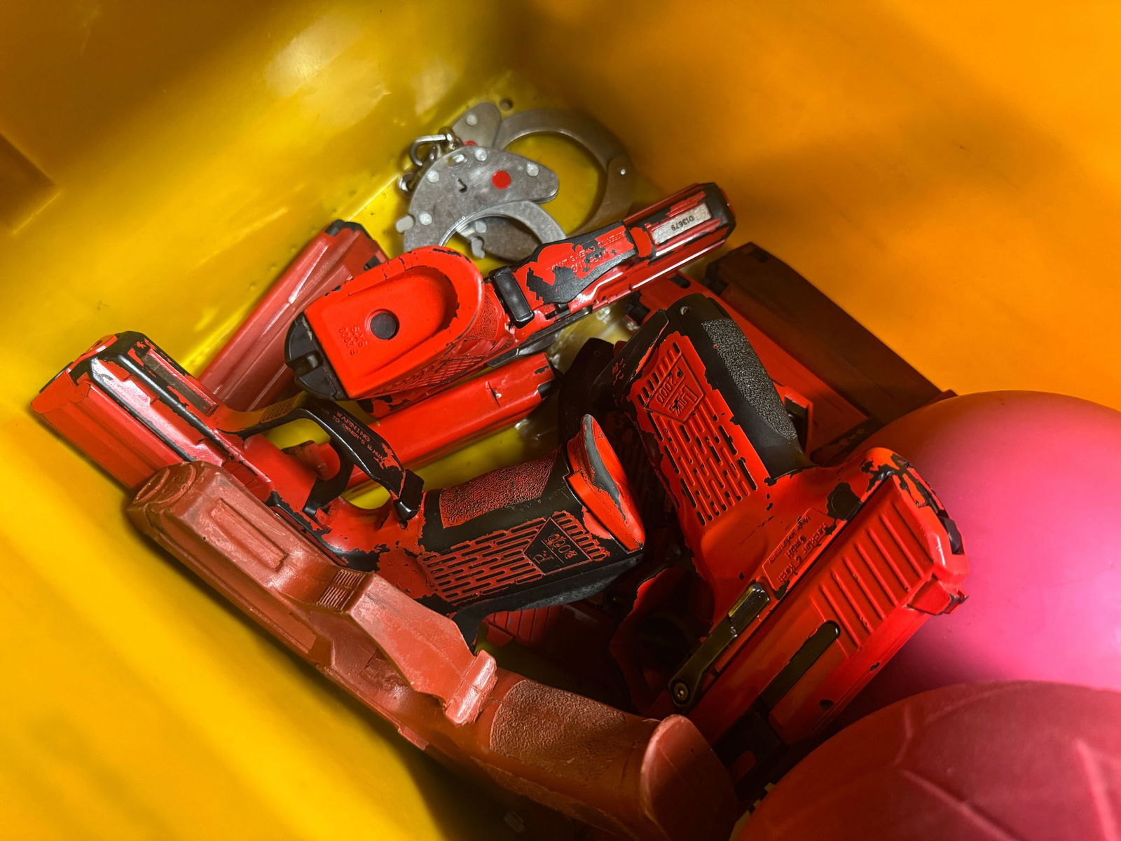 Mit Farbmunition wird auch geschossen.