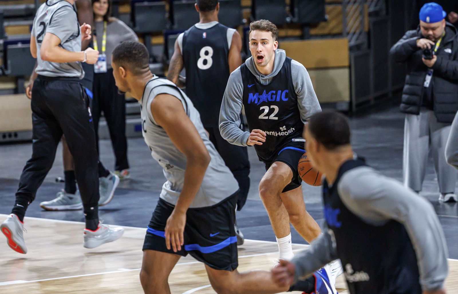 Wagner ist mit der NBA in Berlin.