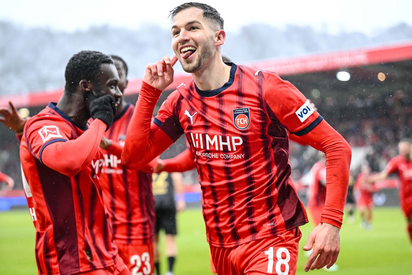 Marvin Pieringer brachte mit seinem Traumtor auch seine Mitspieler zum Staunen.