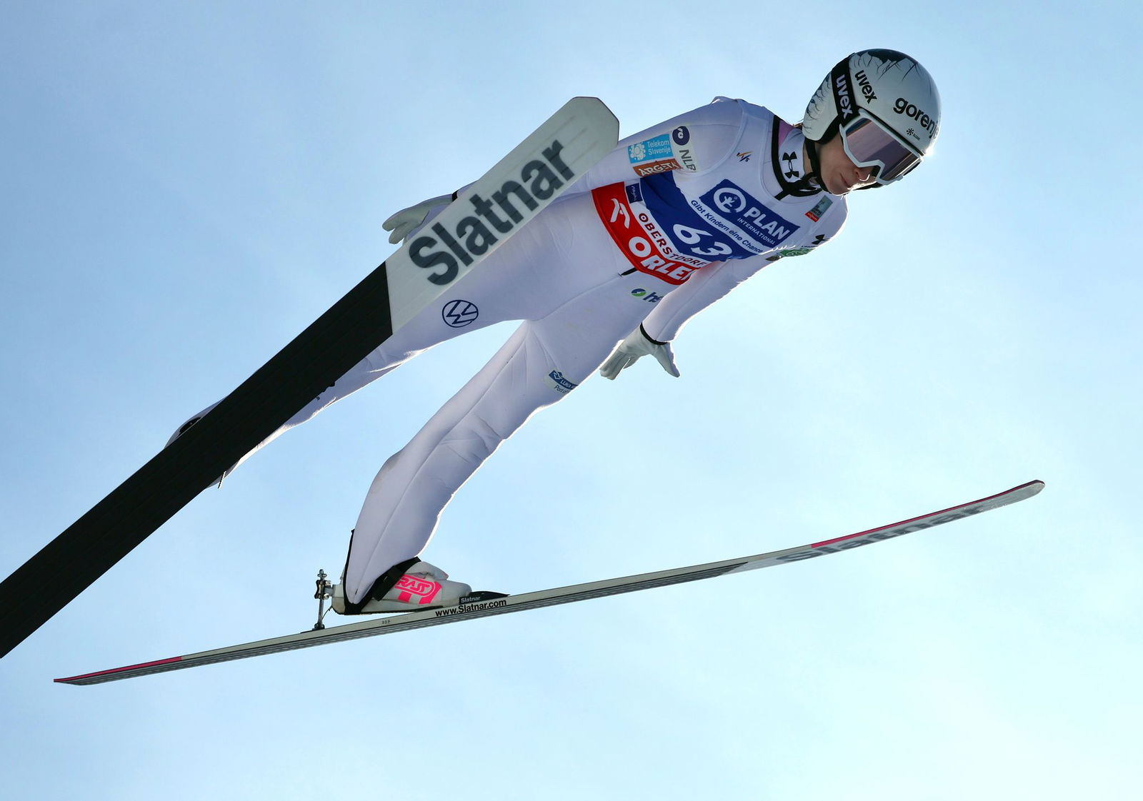 Nika Prevc springt in Oberstdorf.