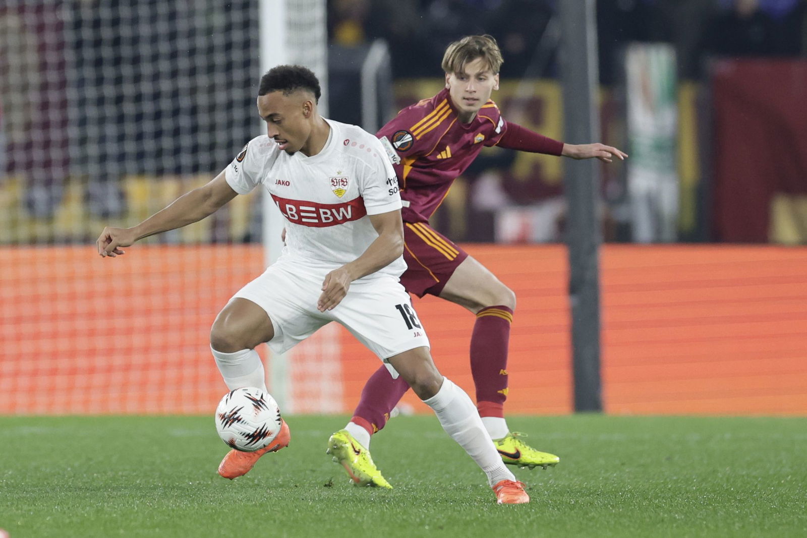 Die Stuttgarter um Jamie Leweling reisen aus Rom mit einer Niederlage zurück. 