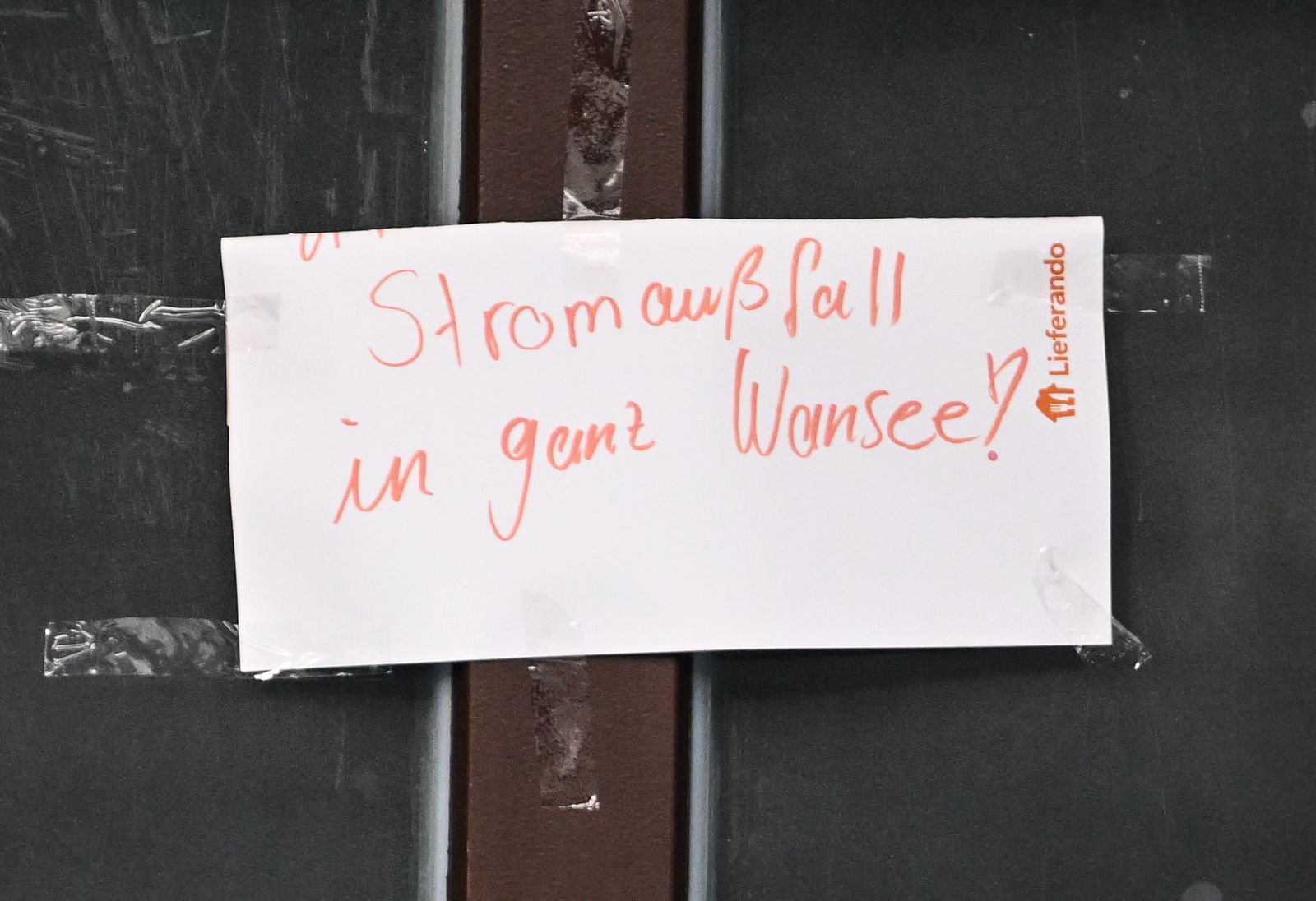 Am dritten Tag des Stromausfalls in Teilen Berlins warten 30.000 Haushalte weiter auf Energie.