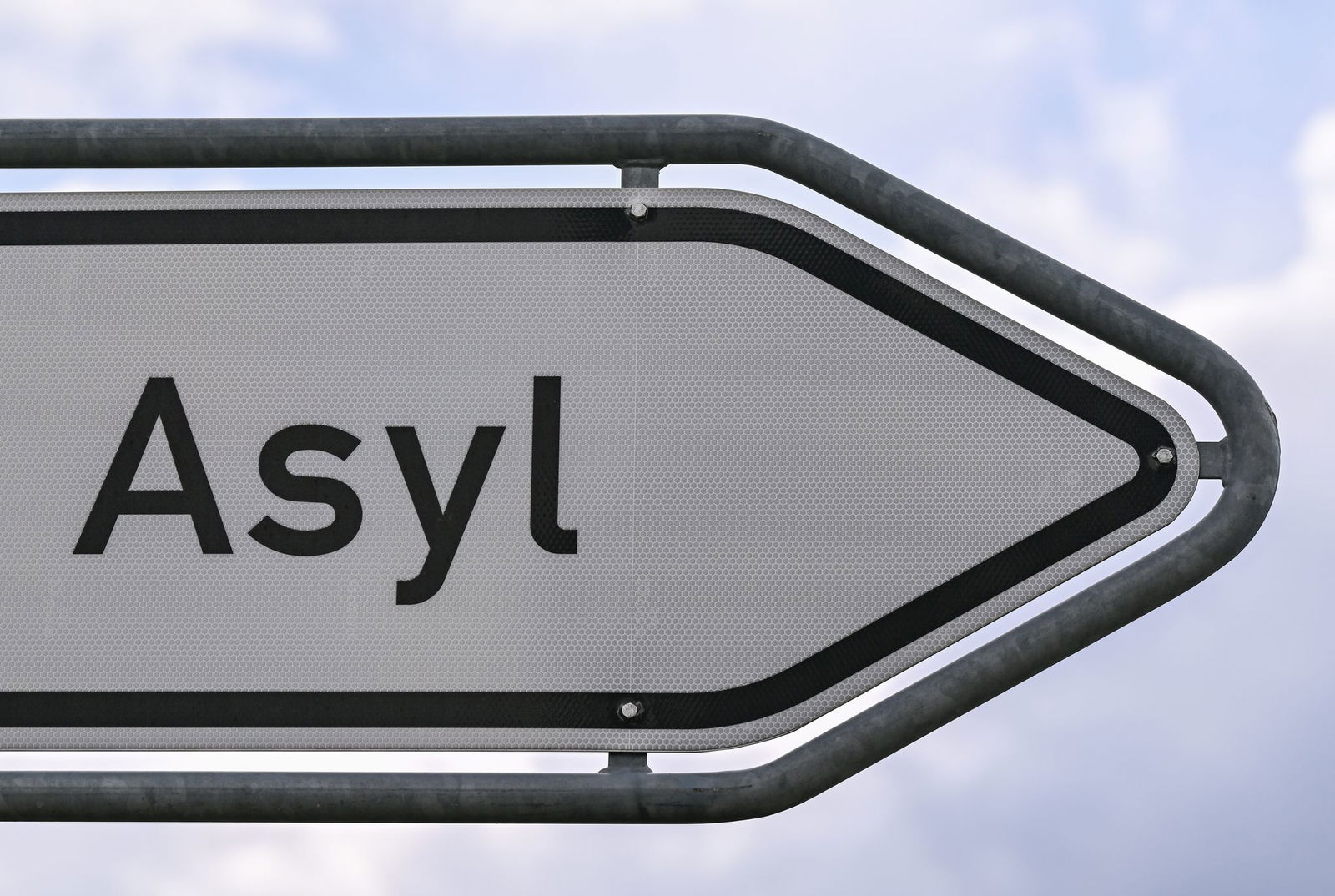 Weniger Menschen kommen in Erstaufnahmeeinrichtungen an. (Symbolbild)