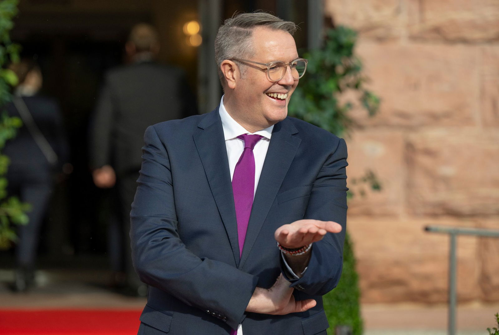 Viele besondere Glückwünsche hat Ministerpräsident Alexander Schweitzer (SPD) 2025 überbracht. (Archivbild)