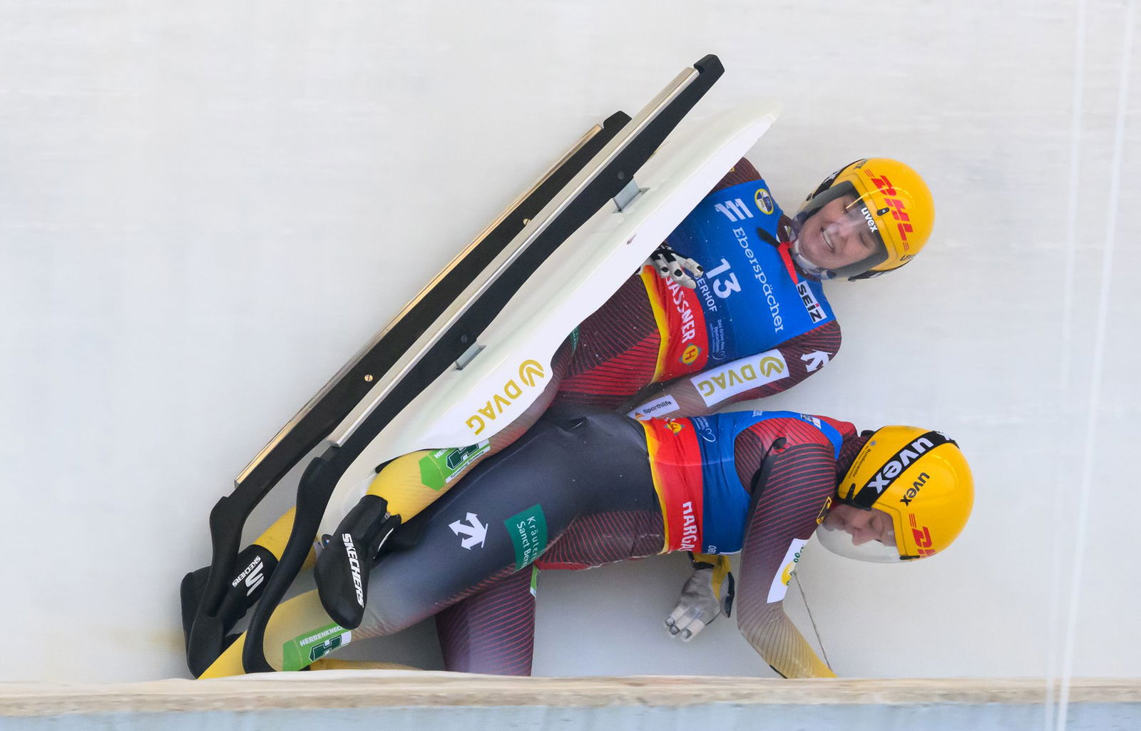 Die Olympia-Starterinnen Dajana Eitberger (r) und Magdalena Matschina stürzten beim Weltcup in Oberhof.  
