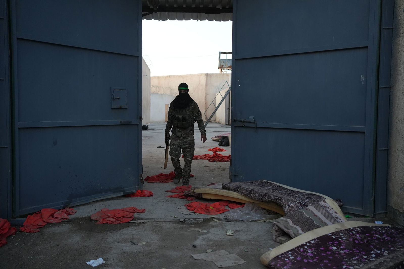 Leere Zellen und zurückgelassene Häftlingskleidung im al-Schaddadi-Gefängnis Anfang der Woche. 