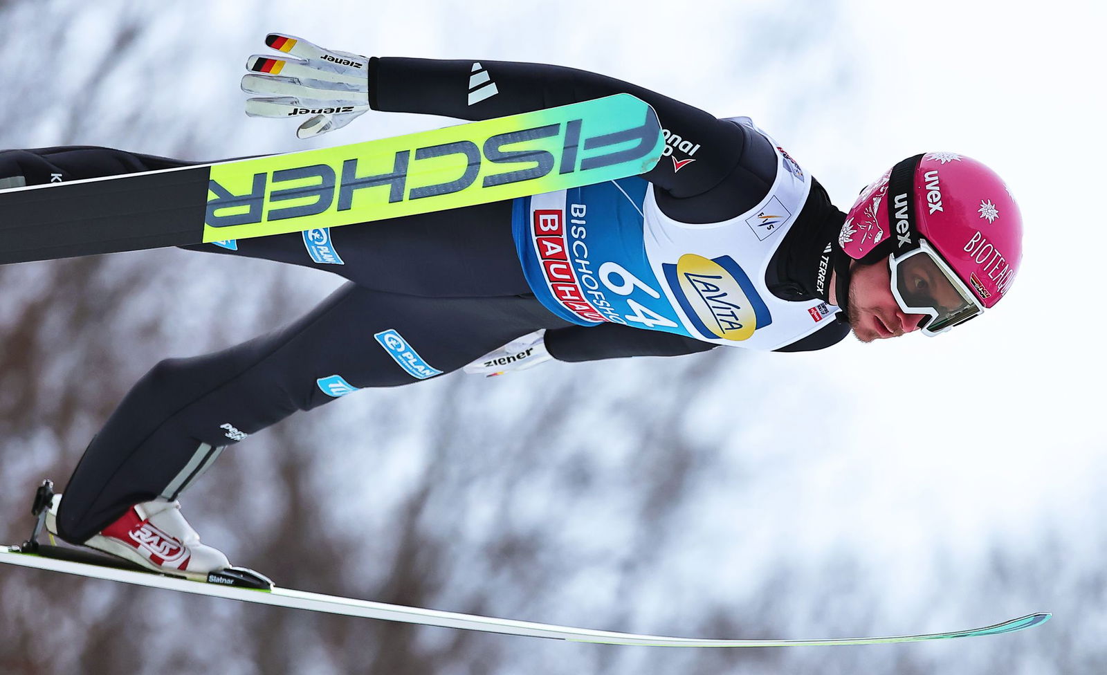 Felix Hoffmann hat Schmerzen am Knie.