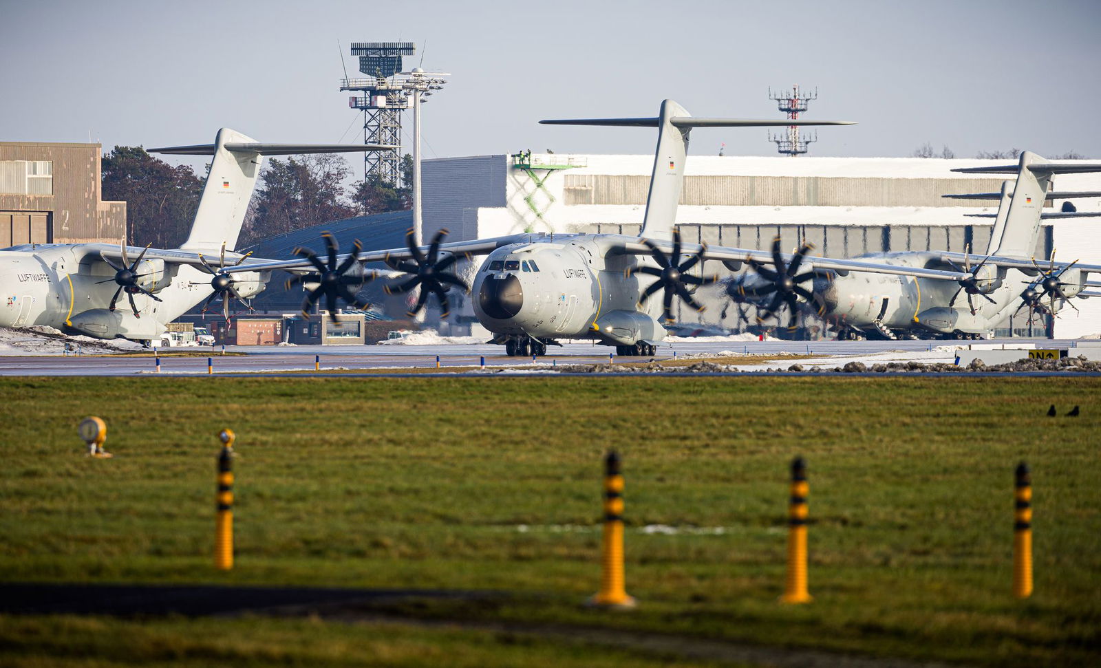 Ein Airbus A400M steht startbereit auf dem Fliegerhorst Wunstorf