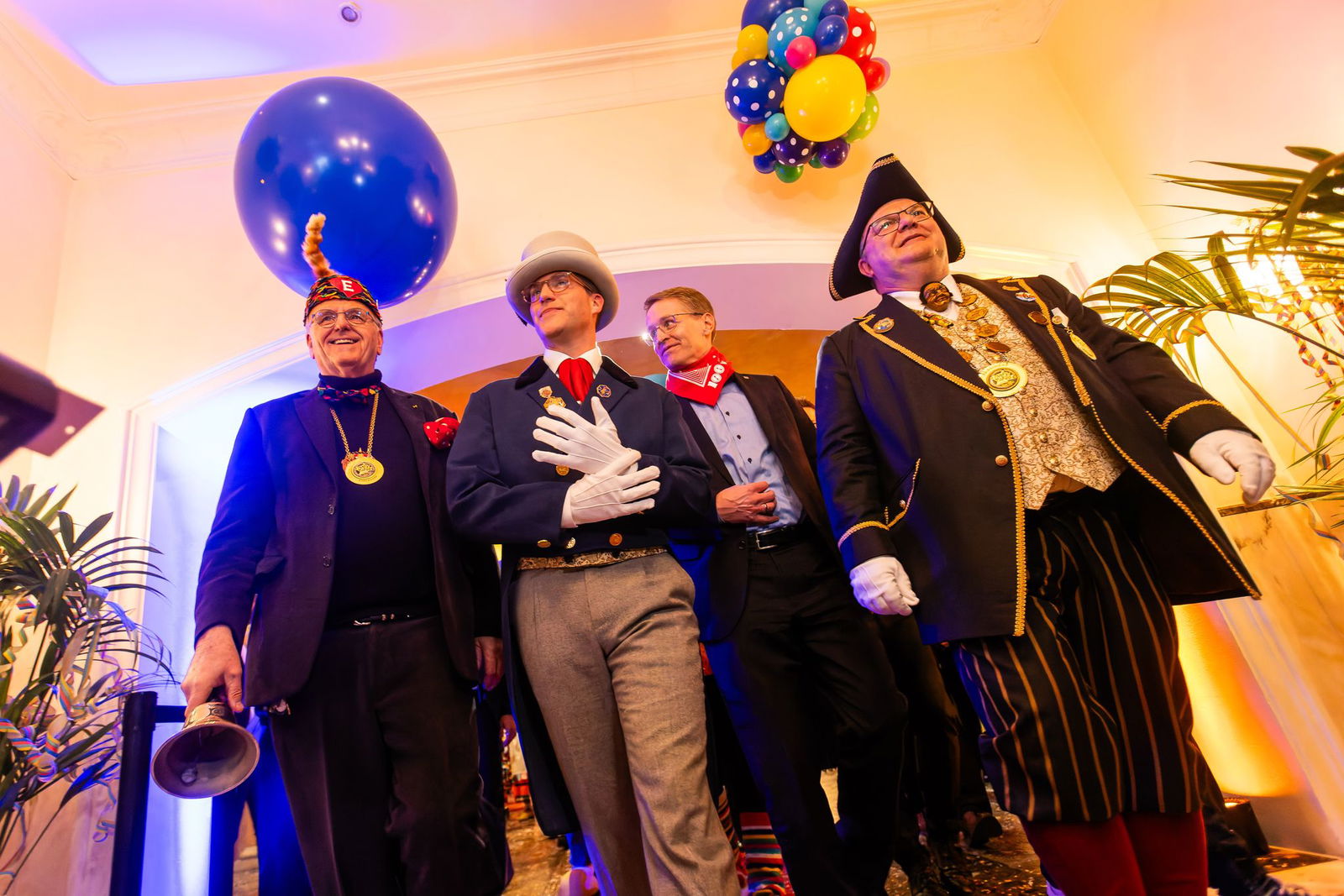 Der Gastgeber der Veranstaltung ist Roland Mack, Inhaber des Europa-Parks und selbst Inhaber der «Goldenen Narrenschelle».