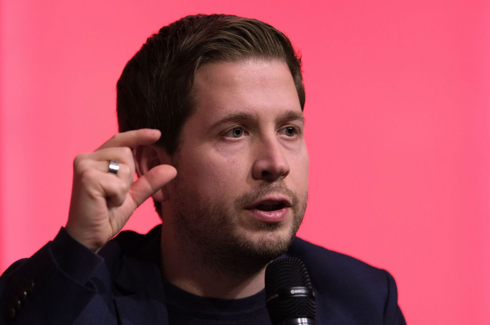 Kevin Kühnert ist für kleinere Altersbezüge für Abgeordnete. (Archivbild)