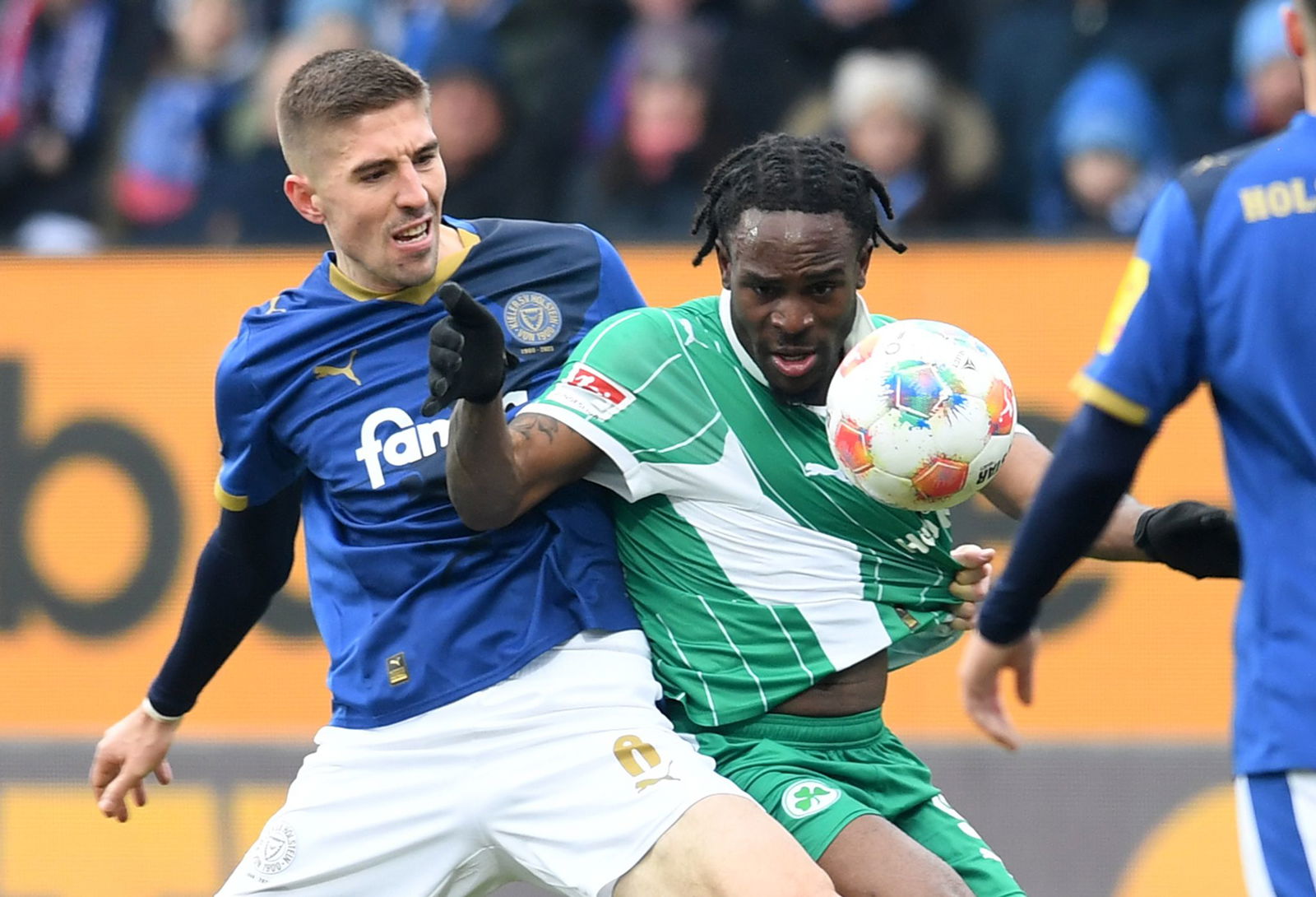 Noel Futkeu (r) soll nach dem Wunsch seines Trainers mehr Einsatz zeigen. (Archivbild)