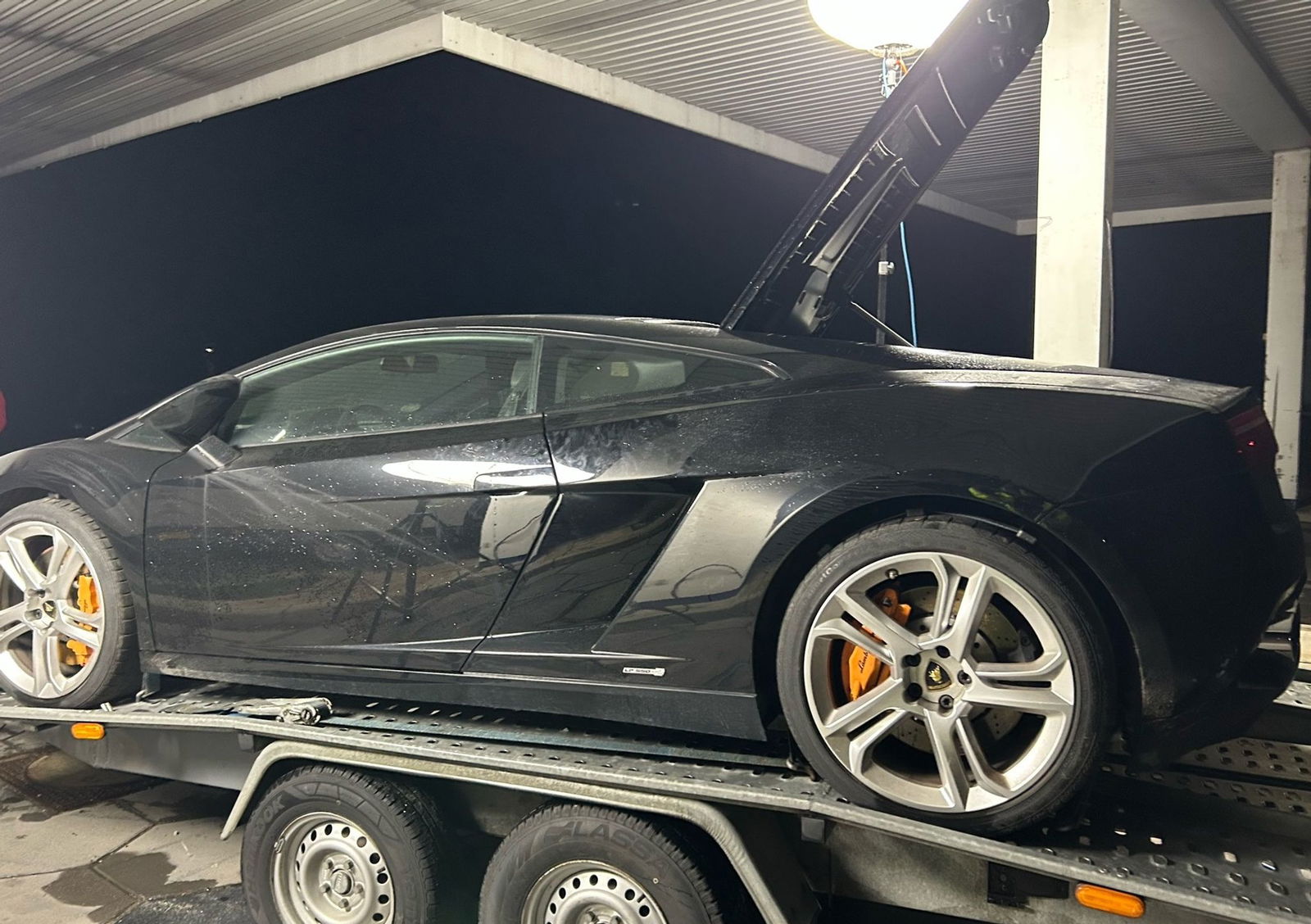 Die Autos kamen häufig aus der Schweiz und sollten nach Osteuropa gebracht werden. 