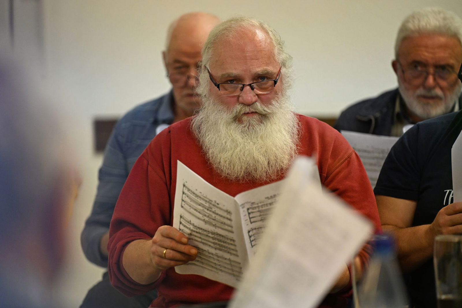 Norbert Weindorf wurde von einem Bekannten vor mehr als 40 Jahren zu einem Chorkonzert eingeladen – und singt seitdem mit.