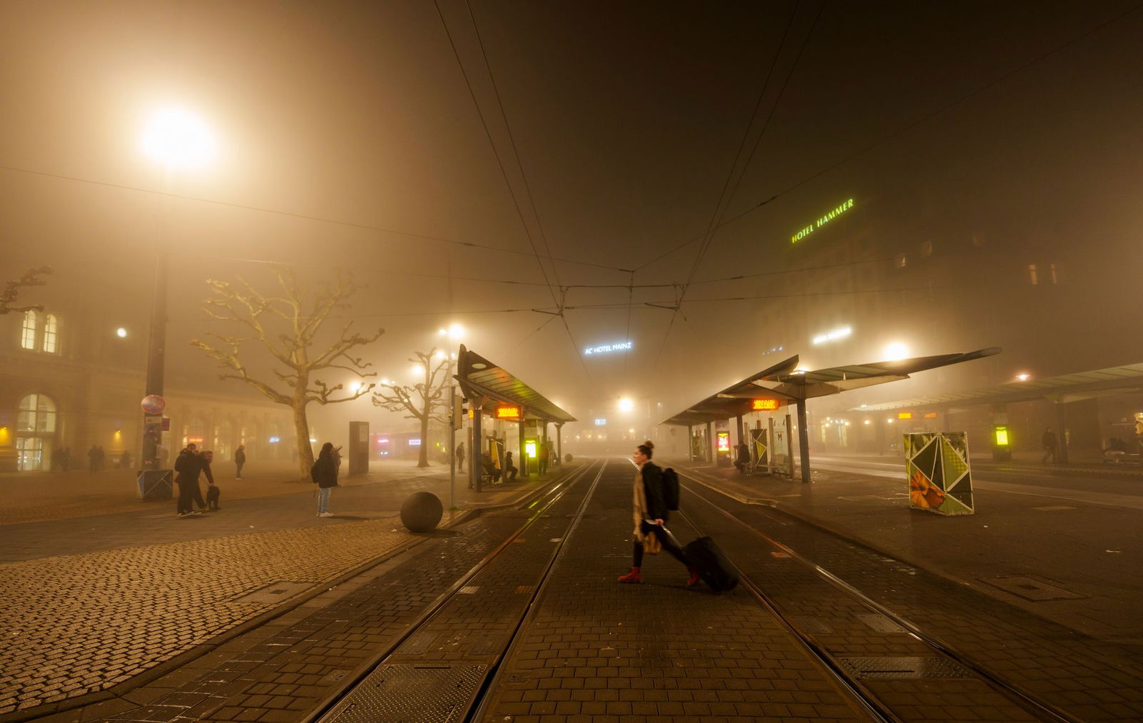 Die Haltestellen am Hauptbahnhof in Mainz werden nur von wenigen Verkehrsmitteln des öffentlichen Personen-Nahverkehr (ÖPNV) angefahren, die während des Streiks im Notbetrieb verkehren.