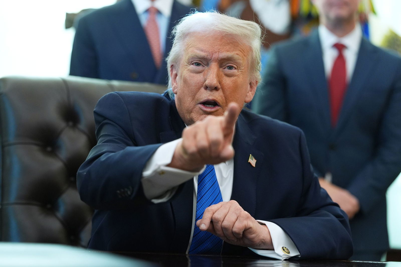 Weitere Kriegsschiffe seien unterwegs in Richtung Iran, sagt US-Präsident Donald Trump.