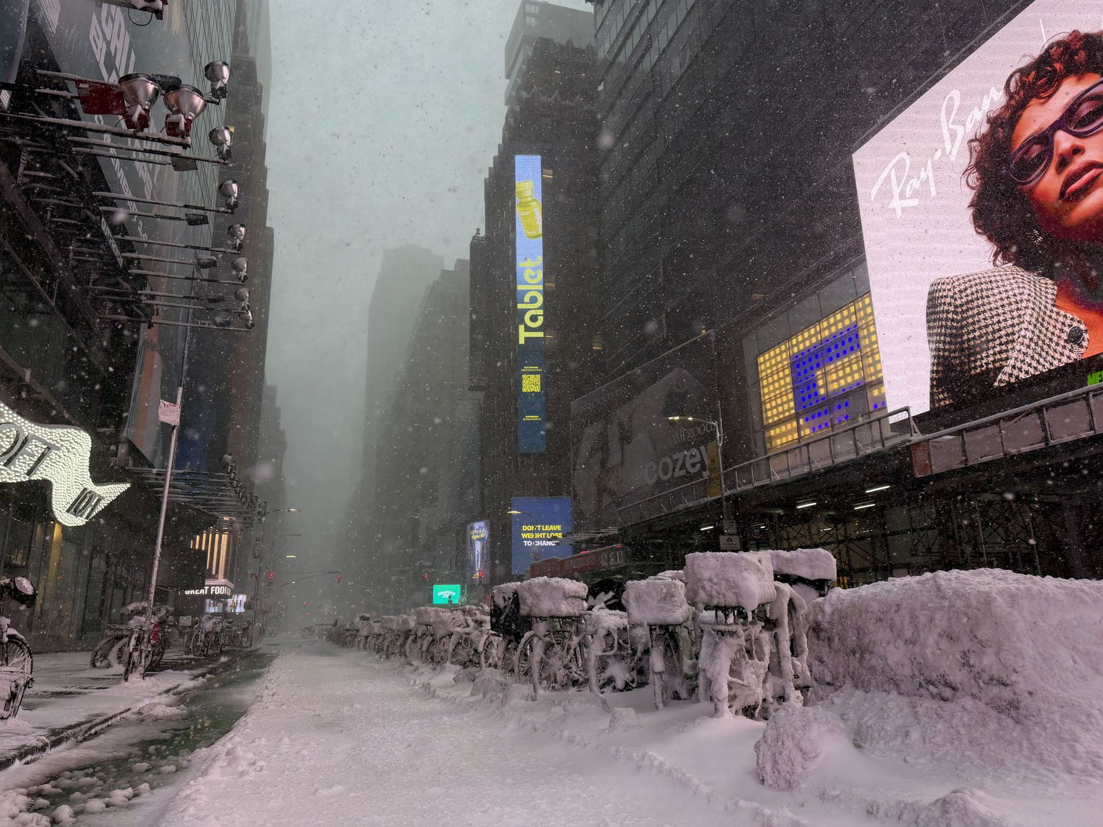 Die Schneemassen verwandelten den Times Square in eine Eislandschaft.