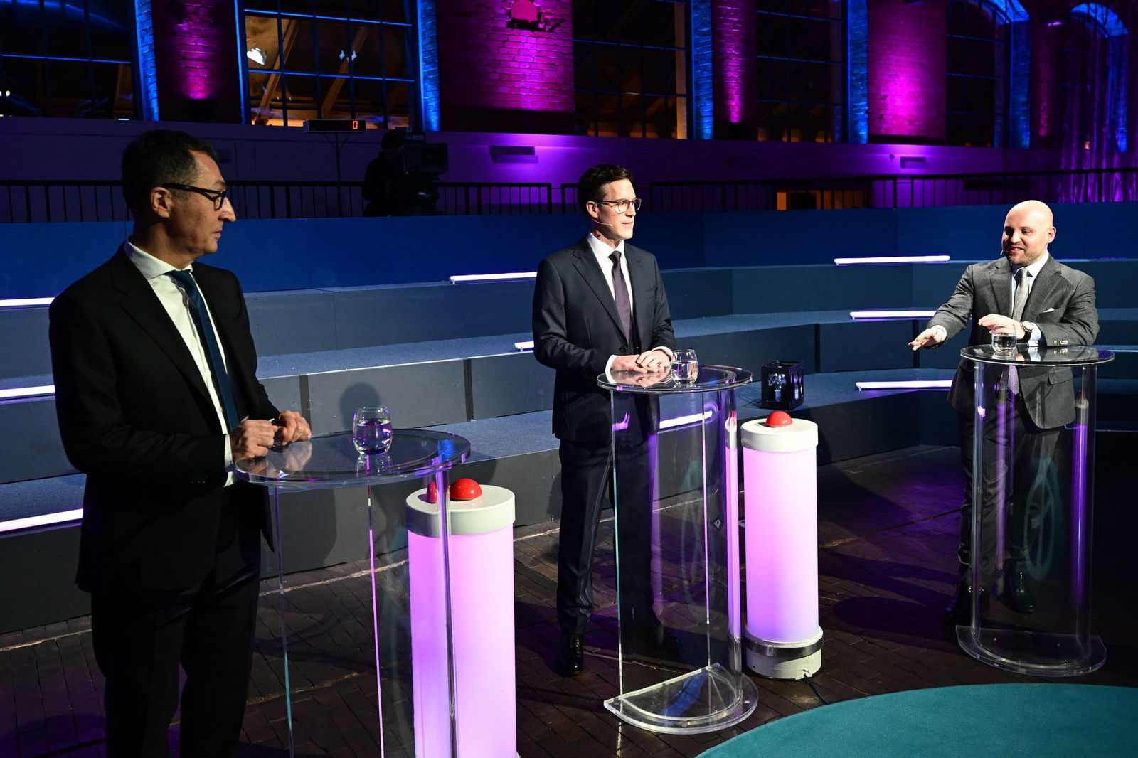 Grünen-Spitzenkandidat Cem Özdemir hat seinen CDU-Kontrahenten Manuel Hagel mit Blick auf dessen Äußerung über eine Schülerin vor acht Jahren in Schutz genommen.